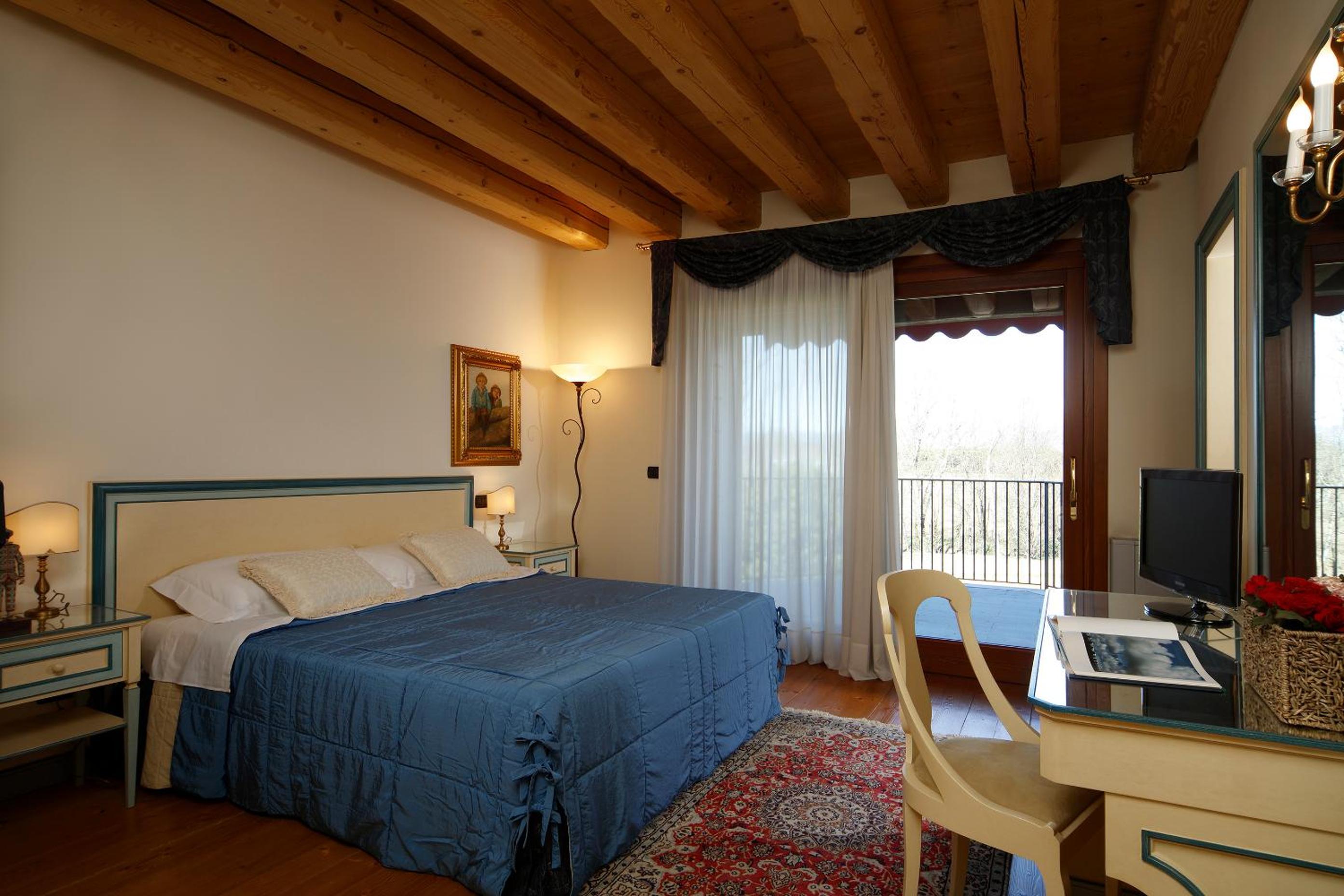 King Room with Balcony photo 1