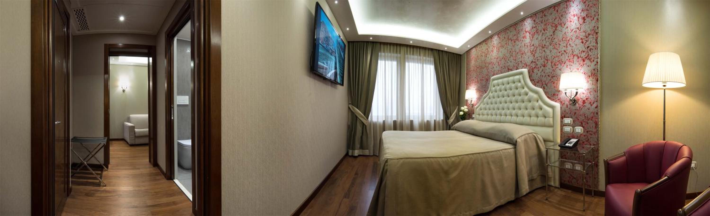 Suite with City View thumbnail 6