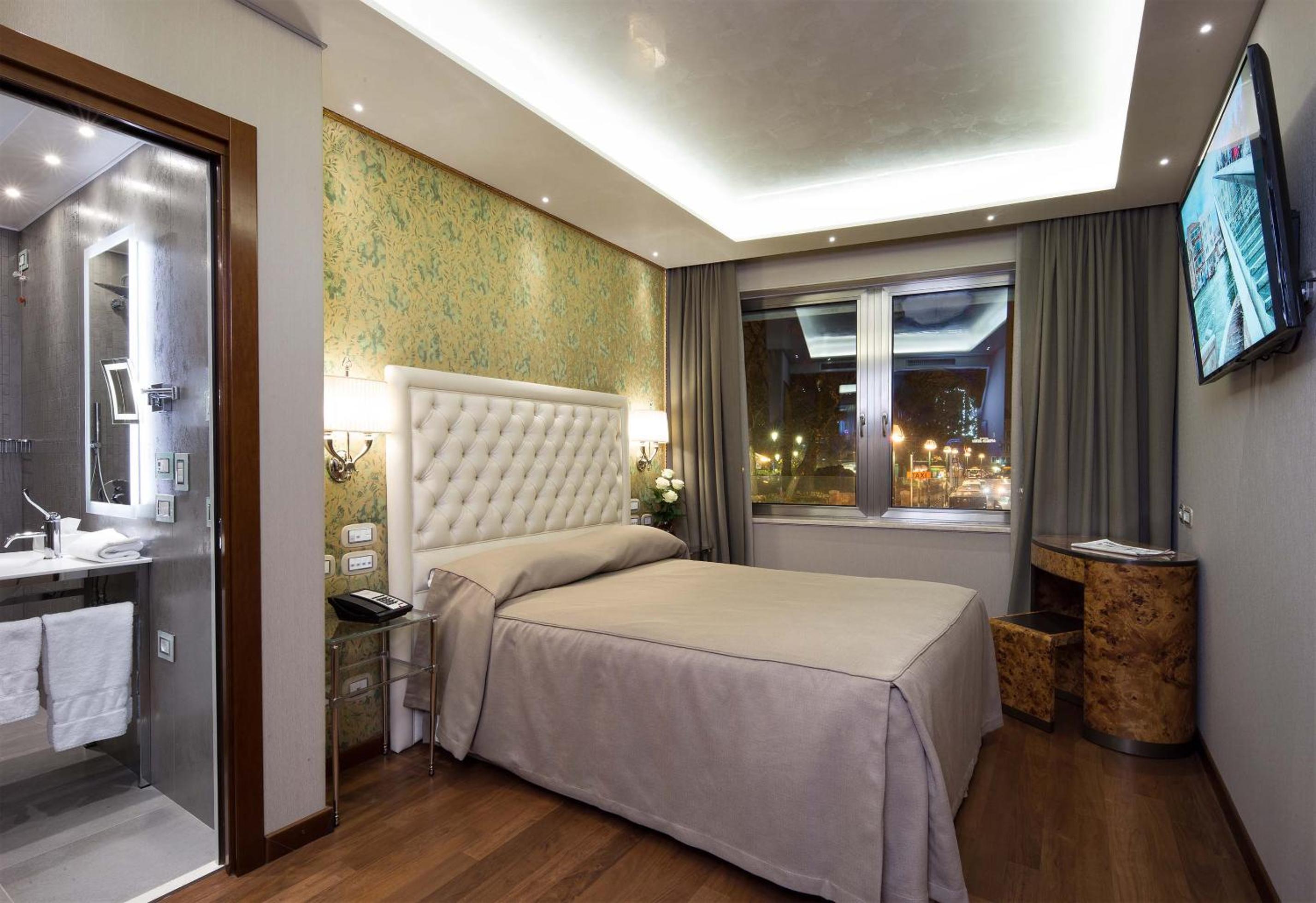 Deluxe Single Room with City View and Full Breakfast