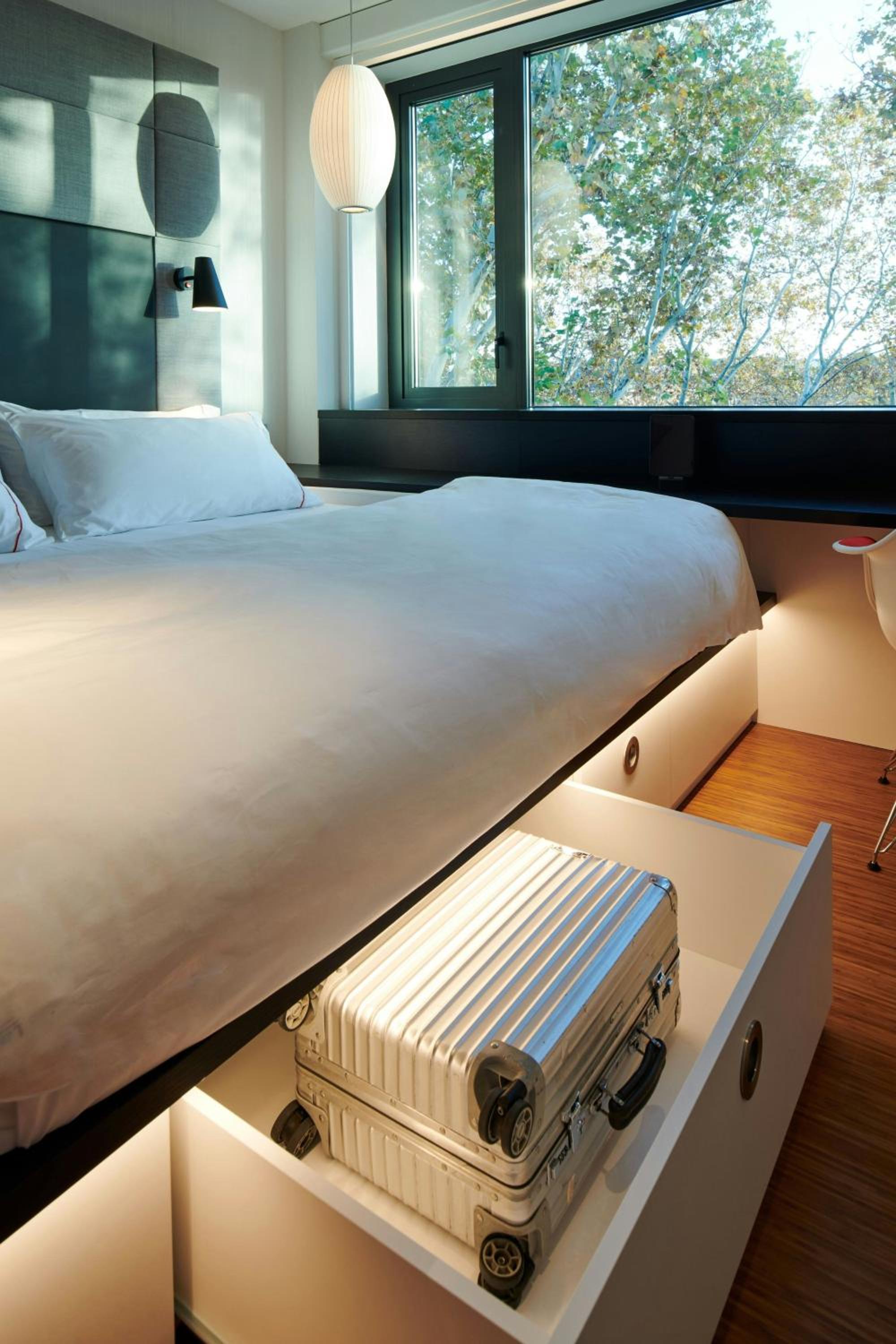Single Room with One Double Bed thumbnail 6