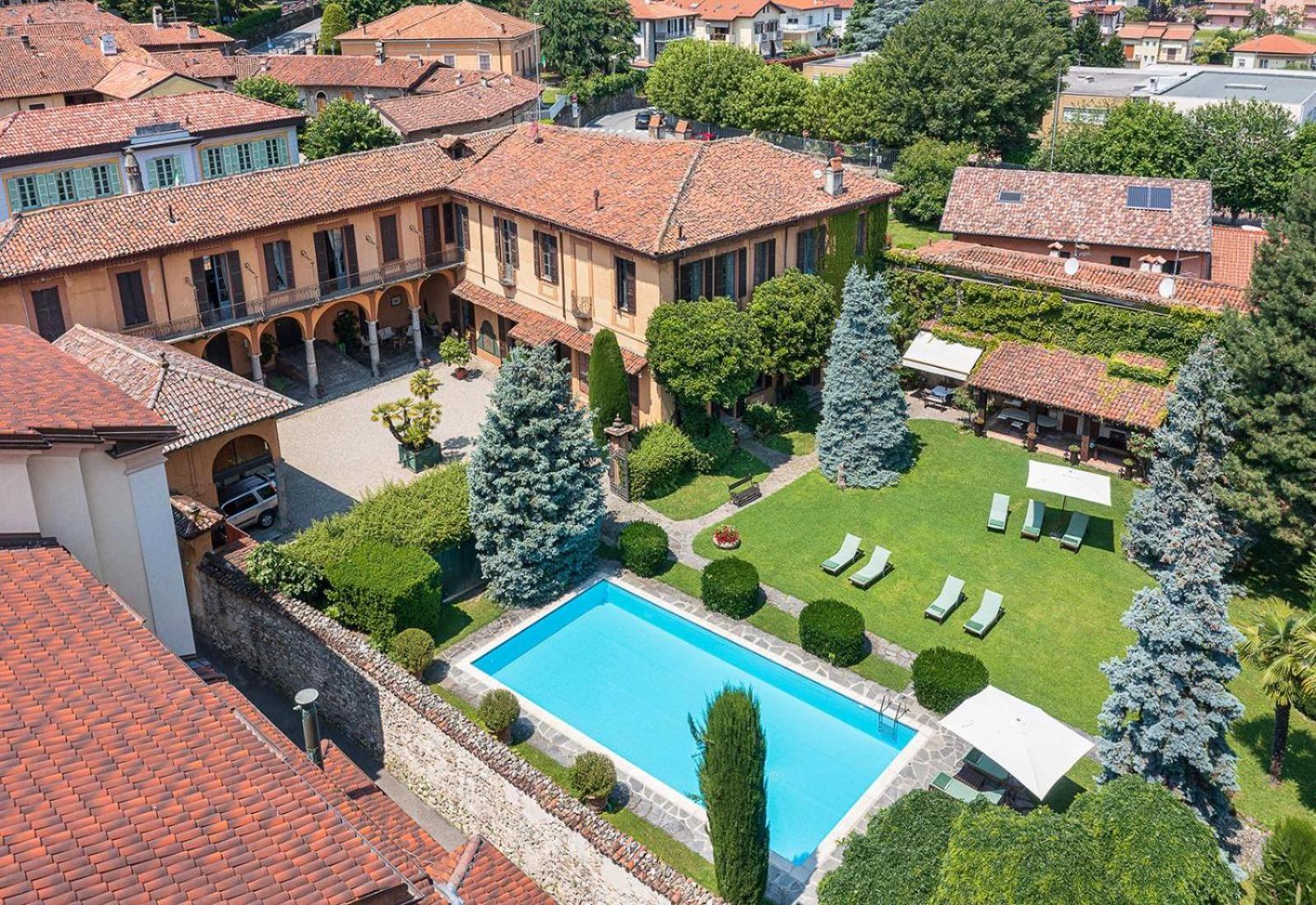 Villa with Garden View