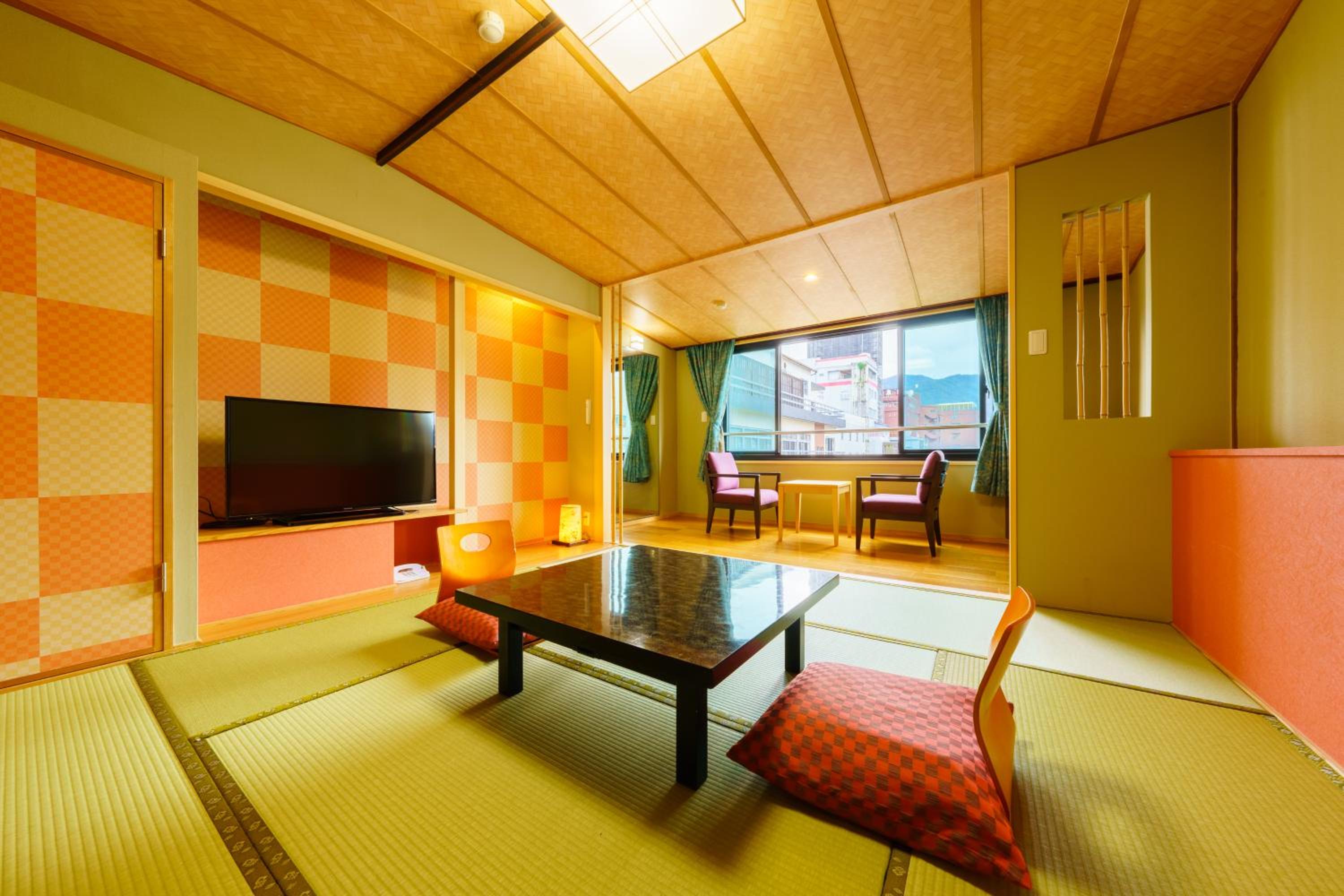 Japanese-Style Superior Room with Tatami Area and Mountain View photo 2