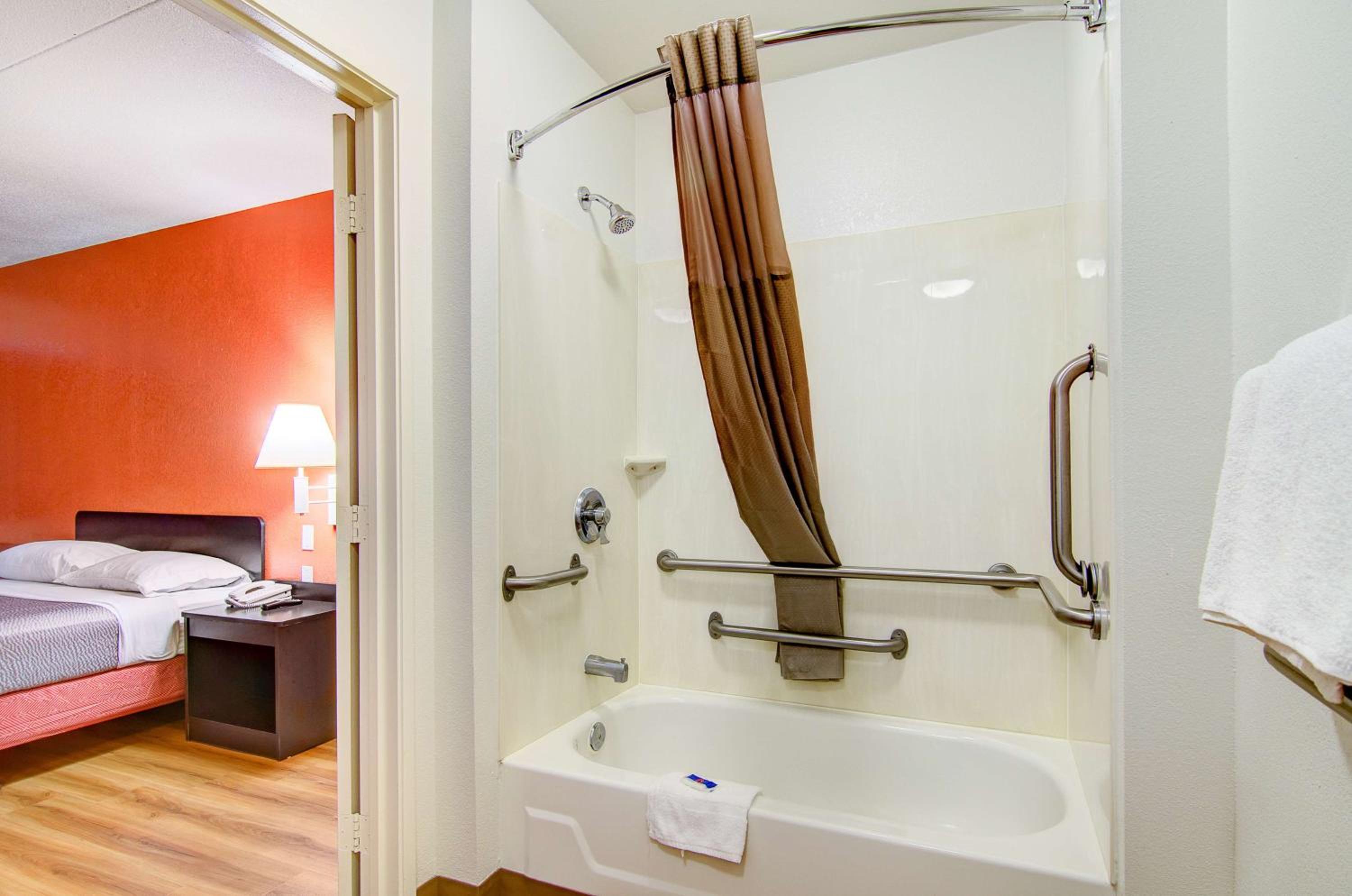 Queen Room with Two Queen Beds and Micro Fridge - Photo 4