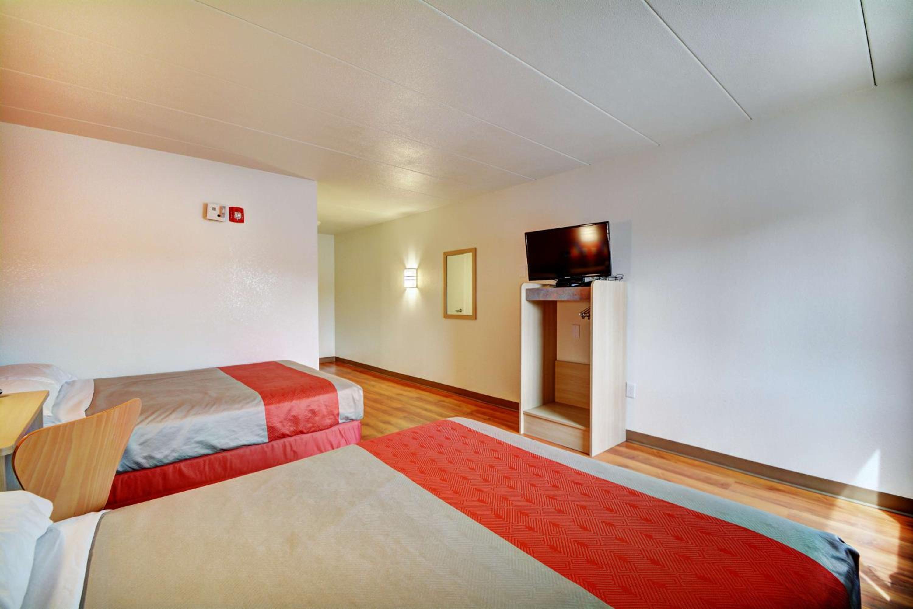 Deluxe Queen Room - Non-Smoking photo 3