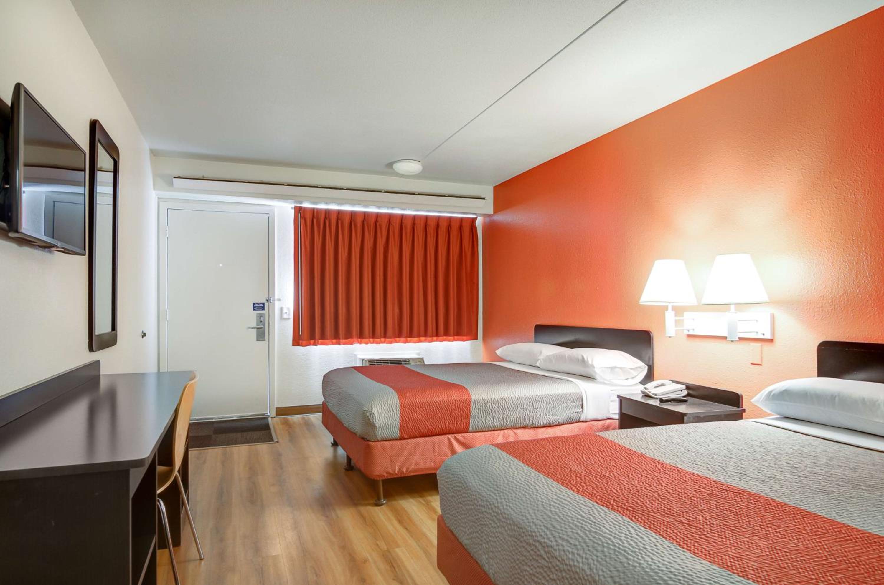 Deluxe Queen Room with Two Queen Beds - Non-Smoking - Photo 1