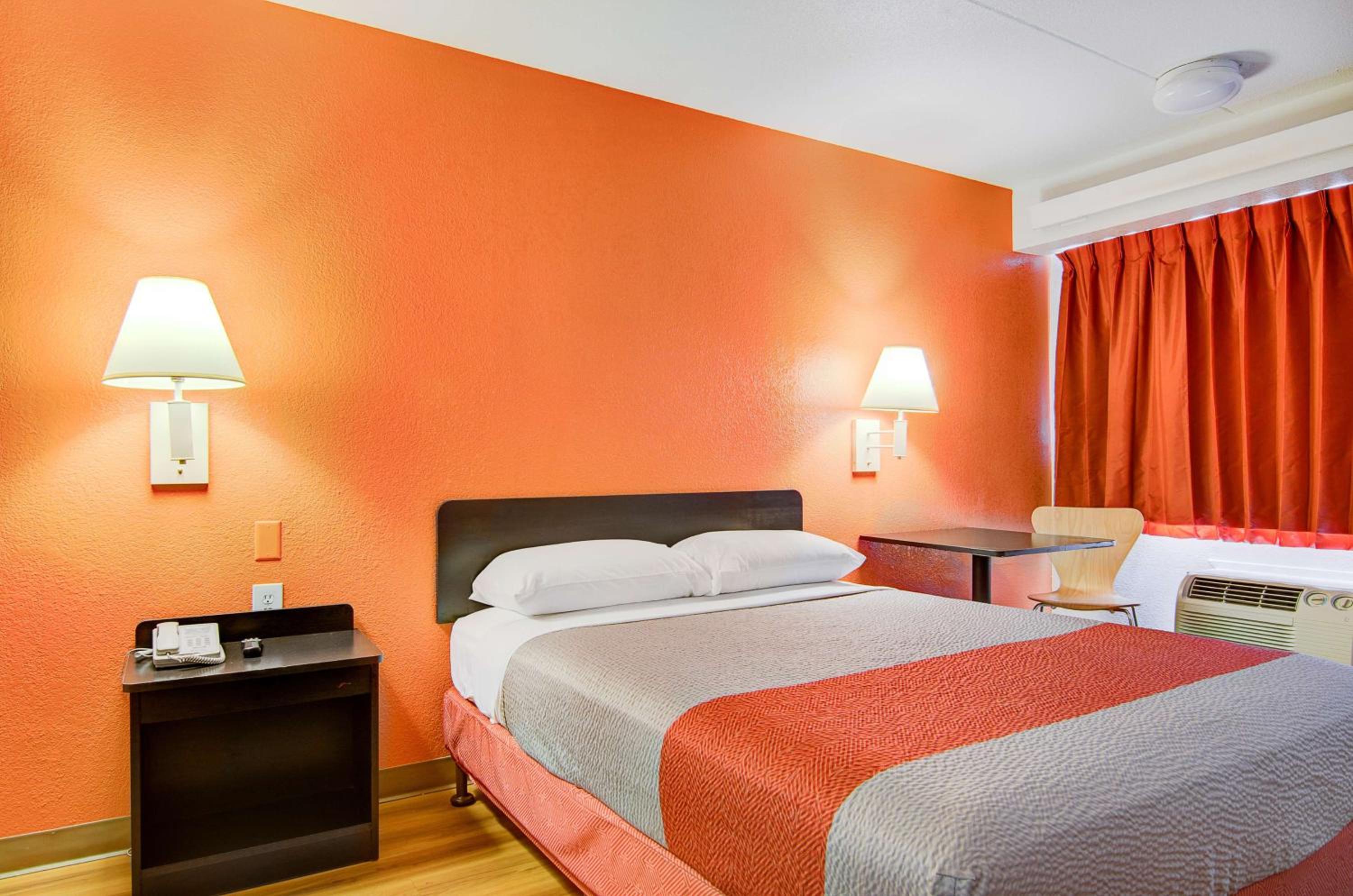 Deluxe King Room - Non-Smoking - Photo 1