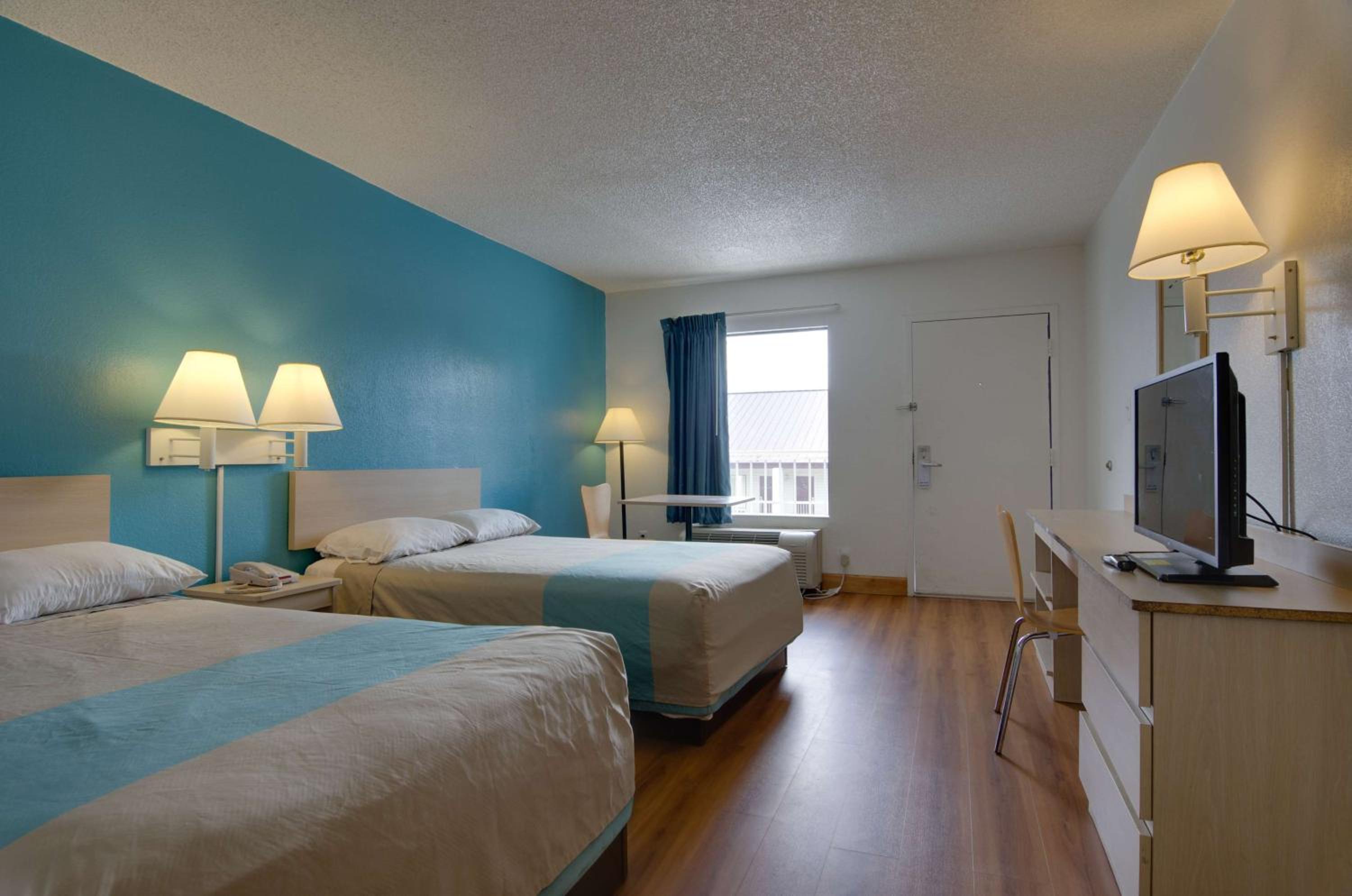 Quadruple Room - Non-Smoking - Photo 10