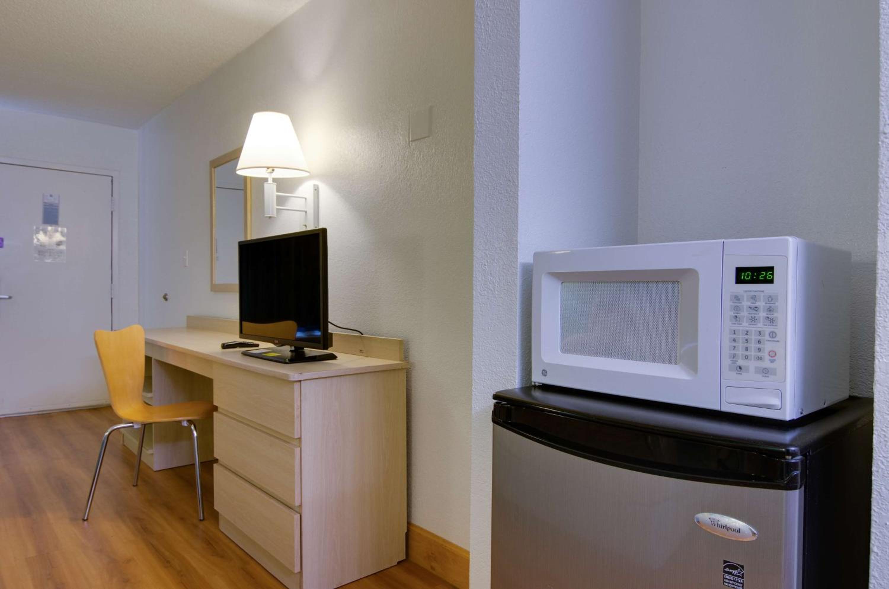 King Room - Disability Access - Non-Smoking - Photo 9