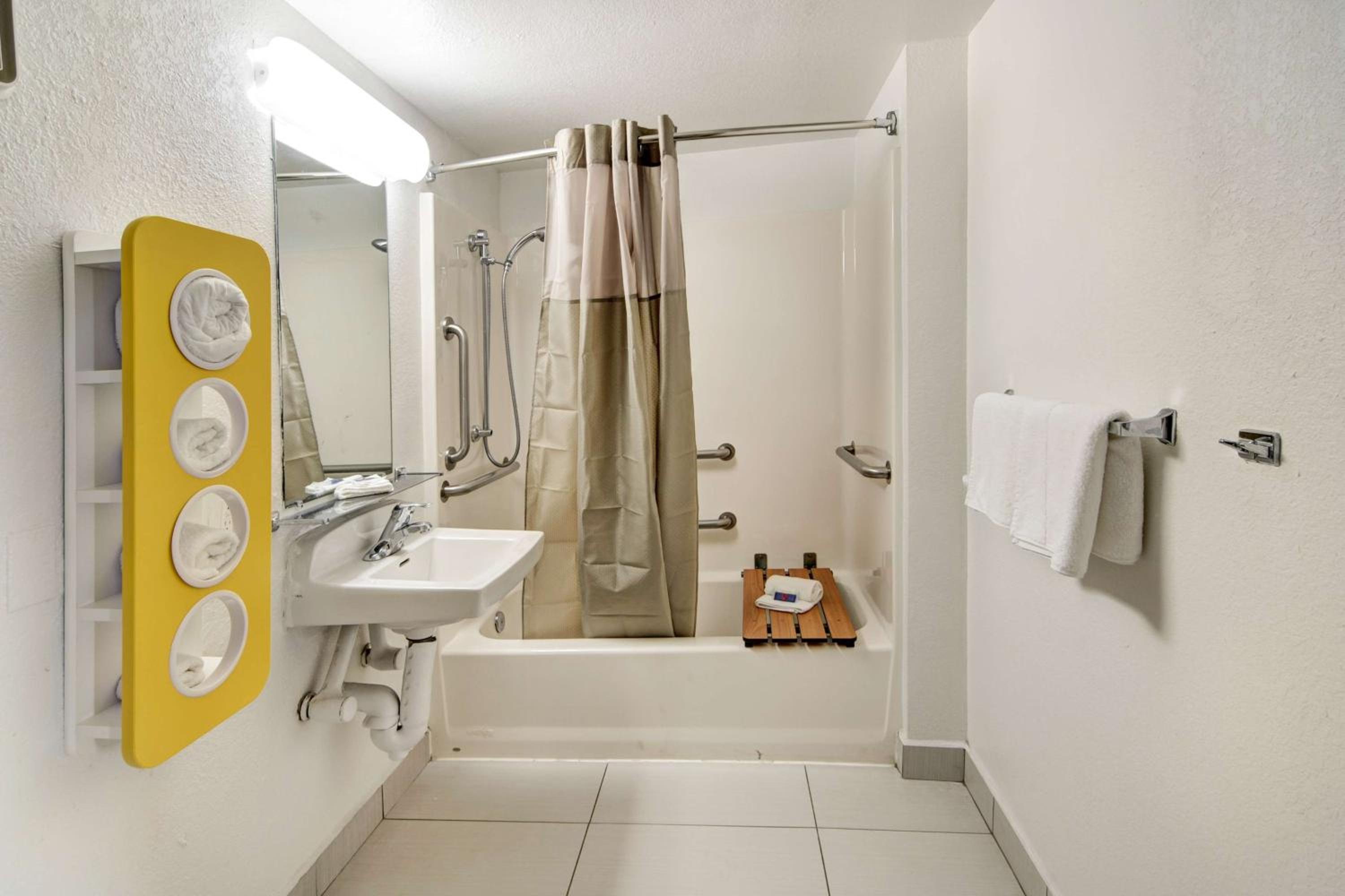 Queen Room with Two Queen Beds - Disability Access - Non-Smoking