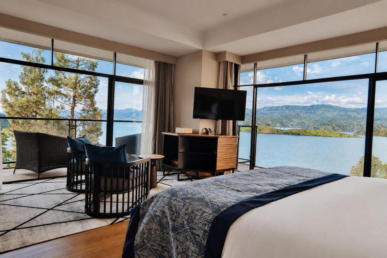 LUX* Suite photo 2