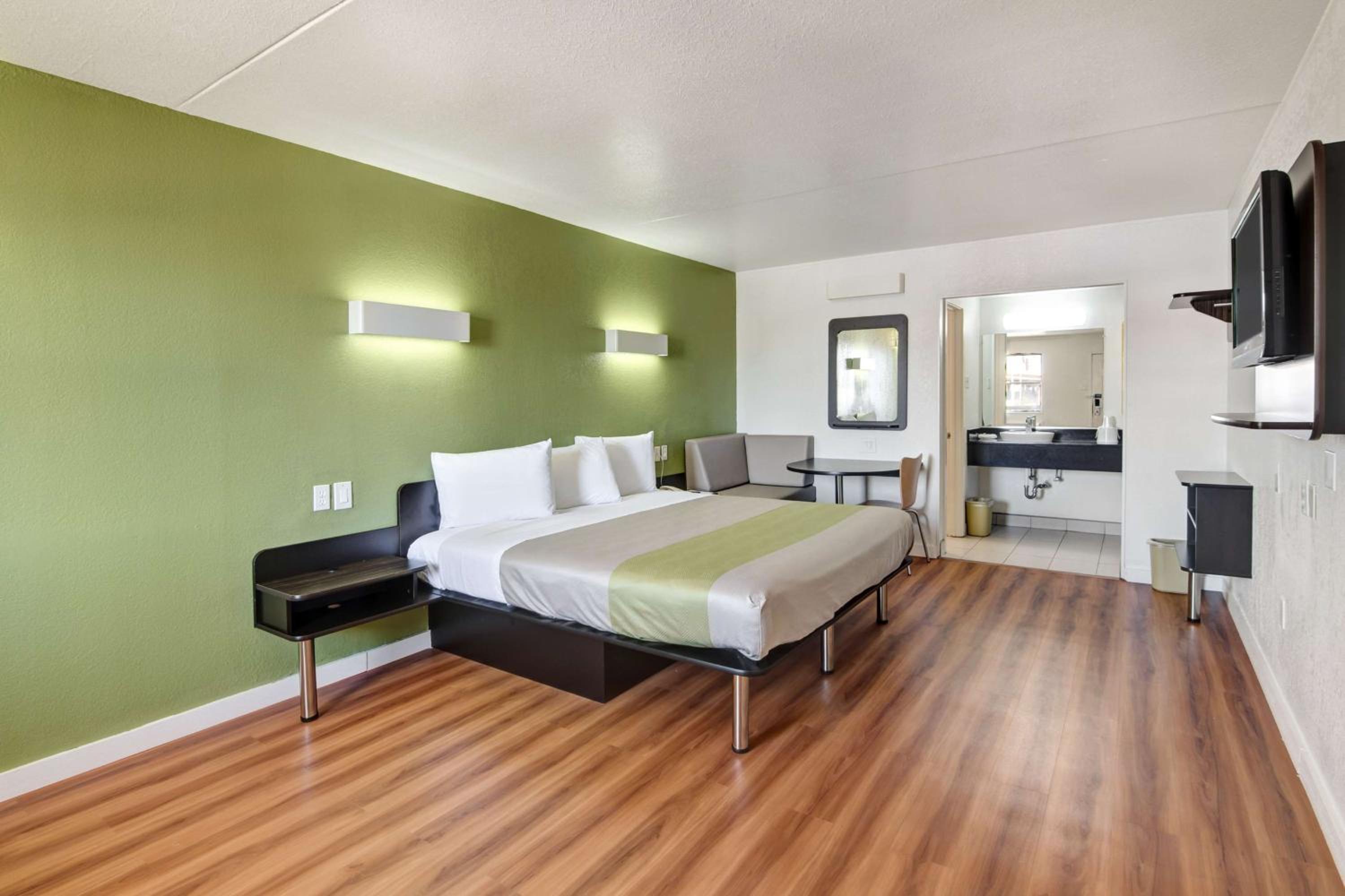 King Room - Non-Smoking