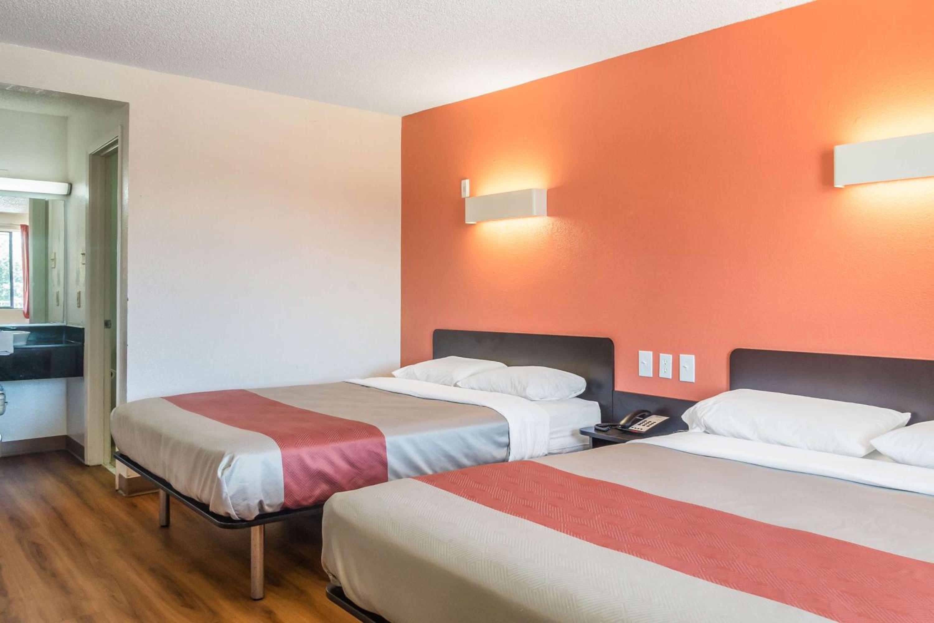 Queen Room with Two Queen Beds - Non-Smoking - Photo 1