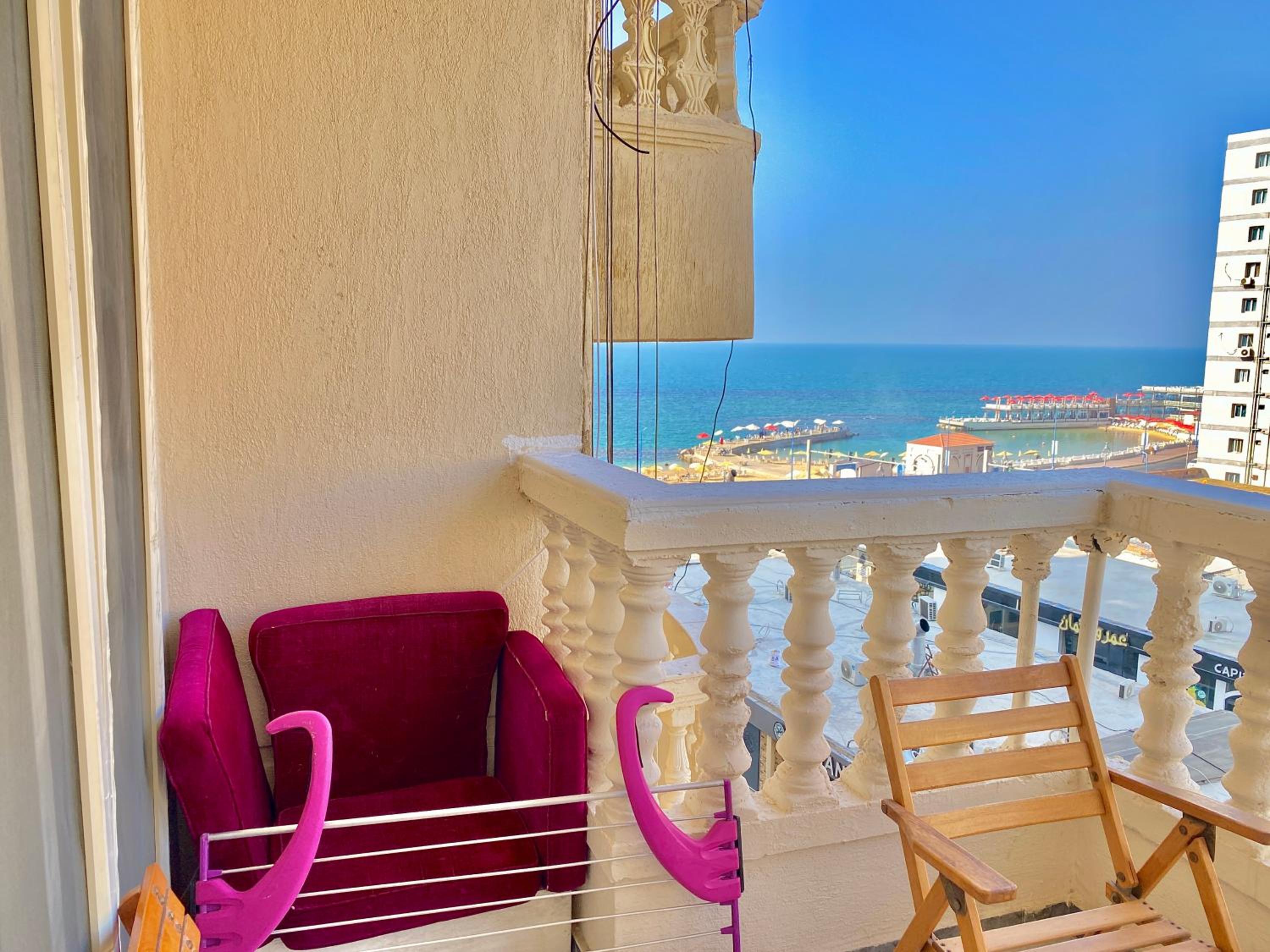 Three-Bedroom Apartment with Sea View photo 1