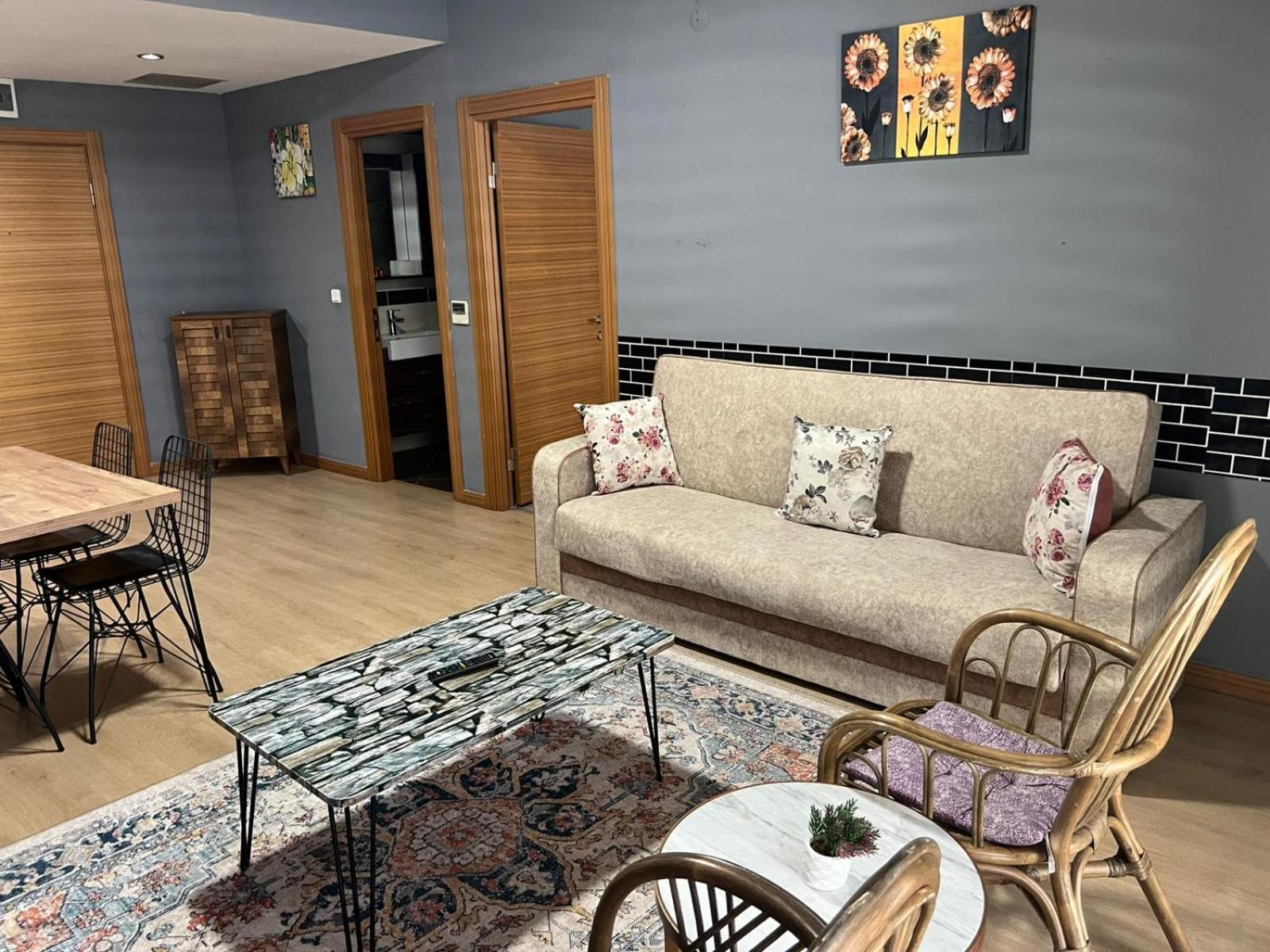 Deluxe Family Room photo 1