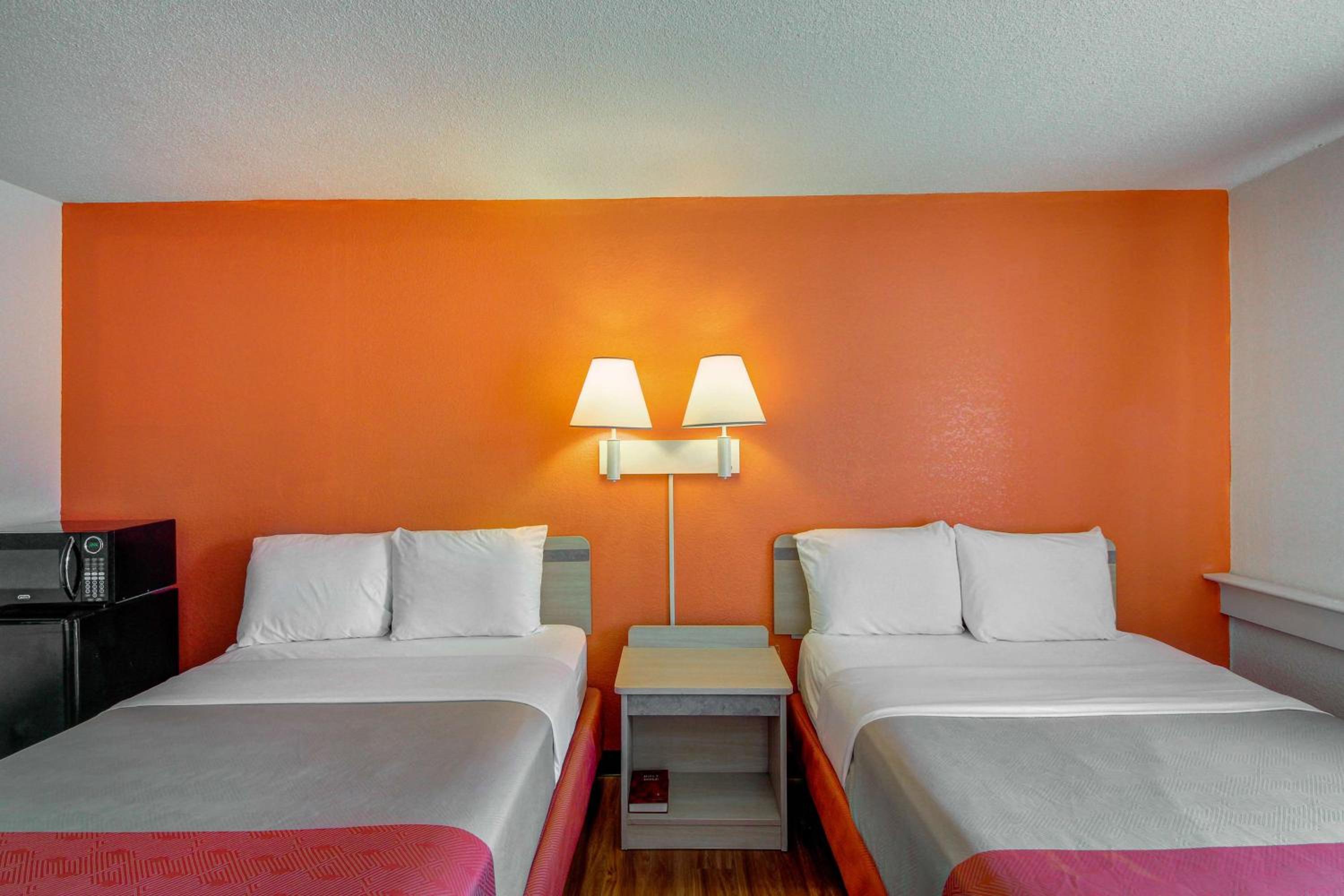 Queen Room with Two Queen Beds - Non-Smoking photo 1