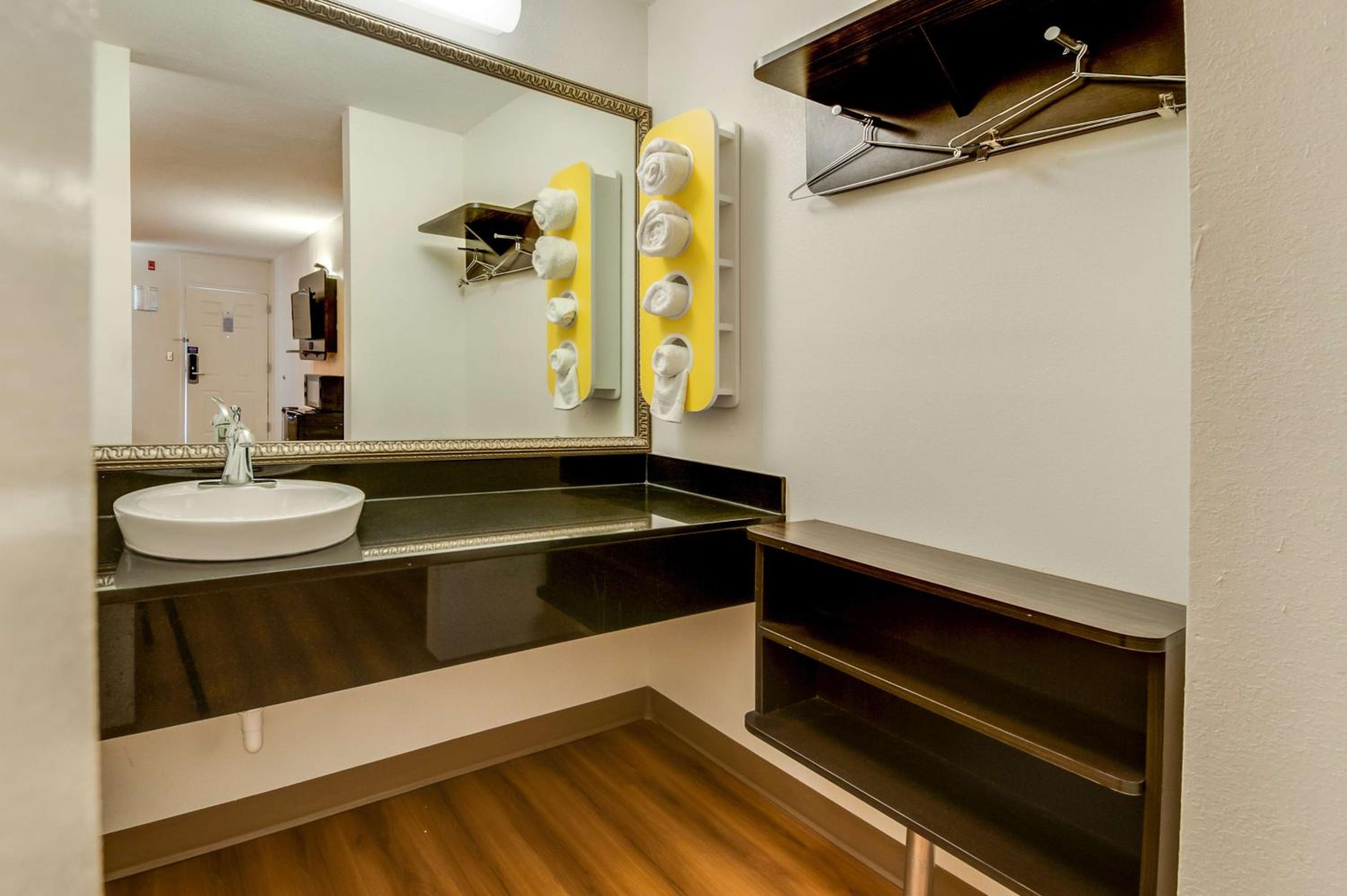 Double Room - Smoking - Photo 1