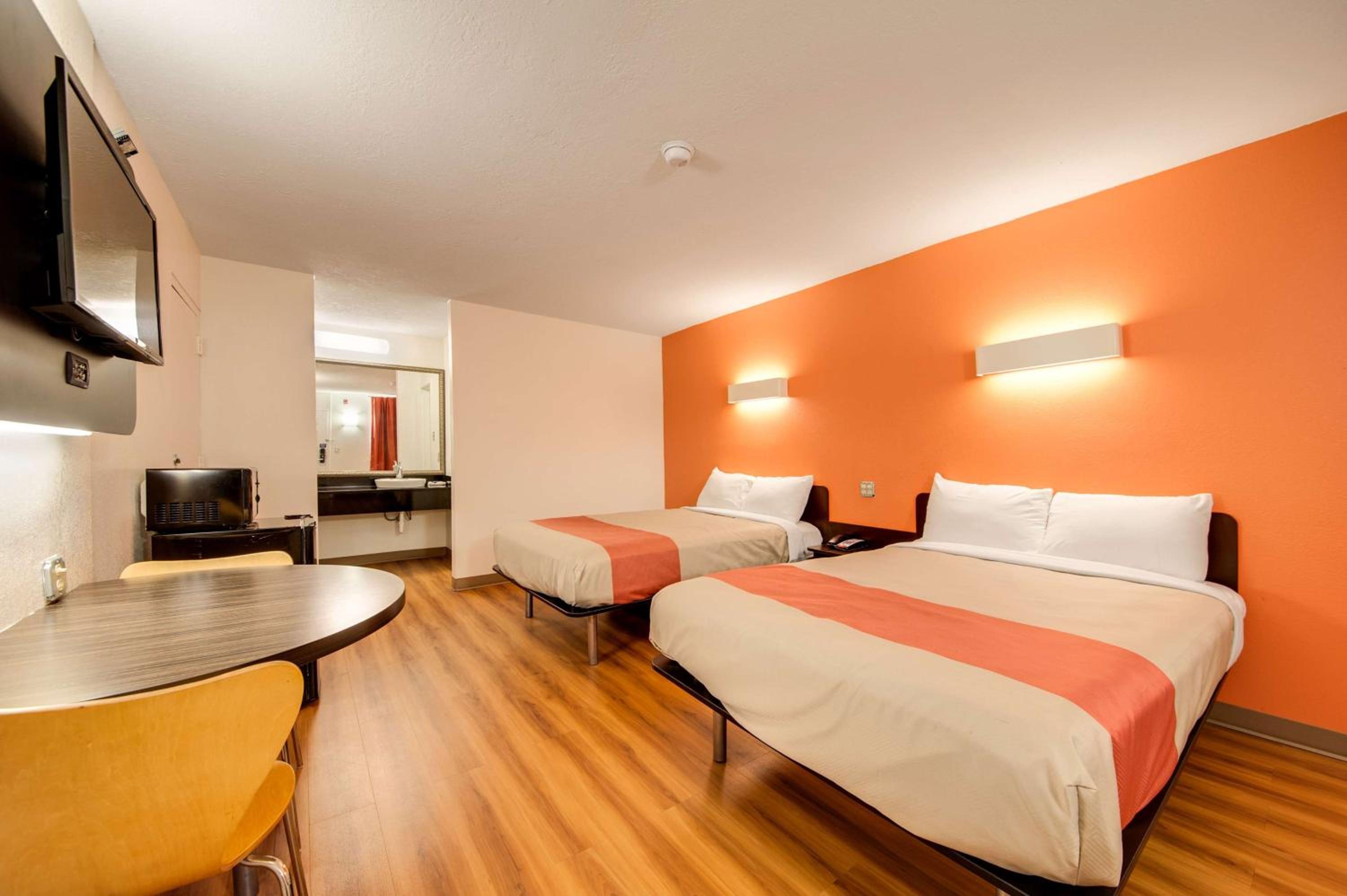 Quadruple Room - Non-Smoking - Photo 1