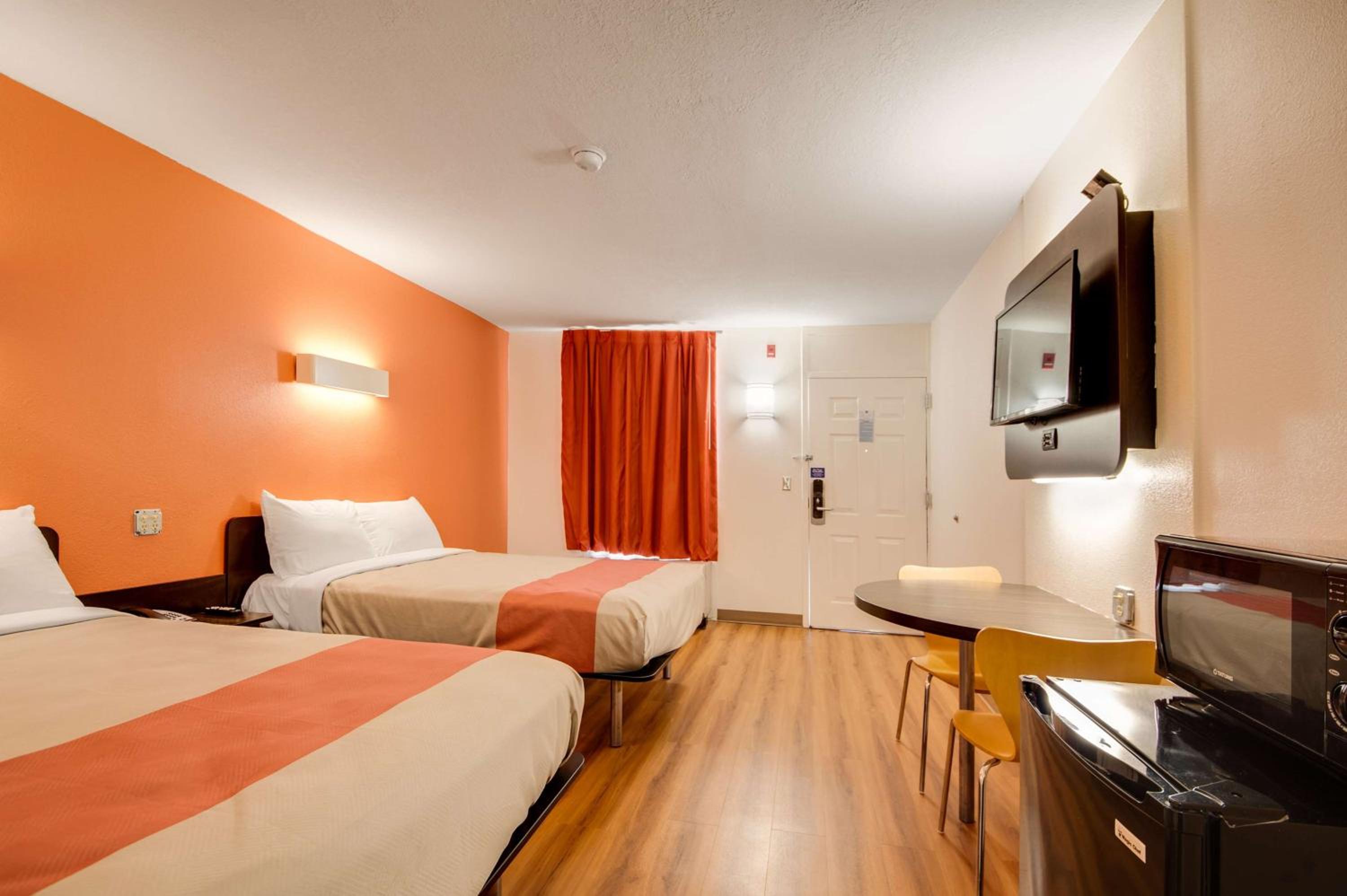 Quadruple Room - Non-Smoking - Photo 4