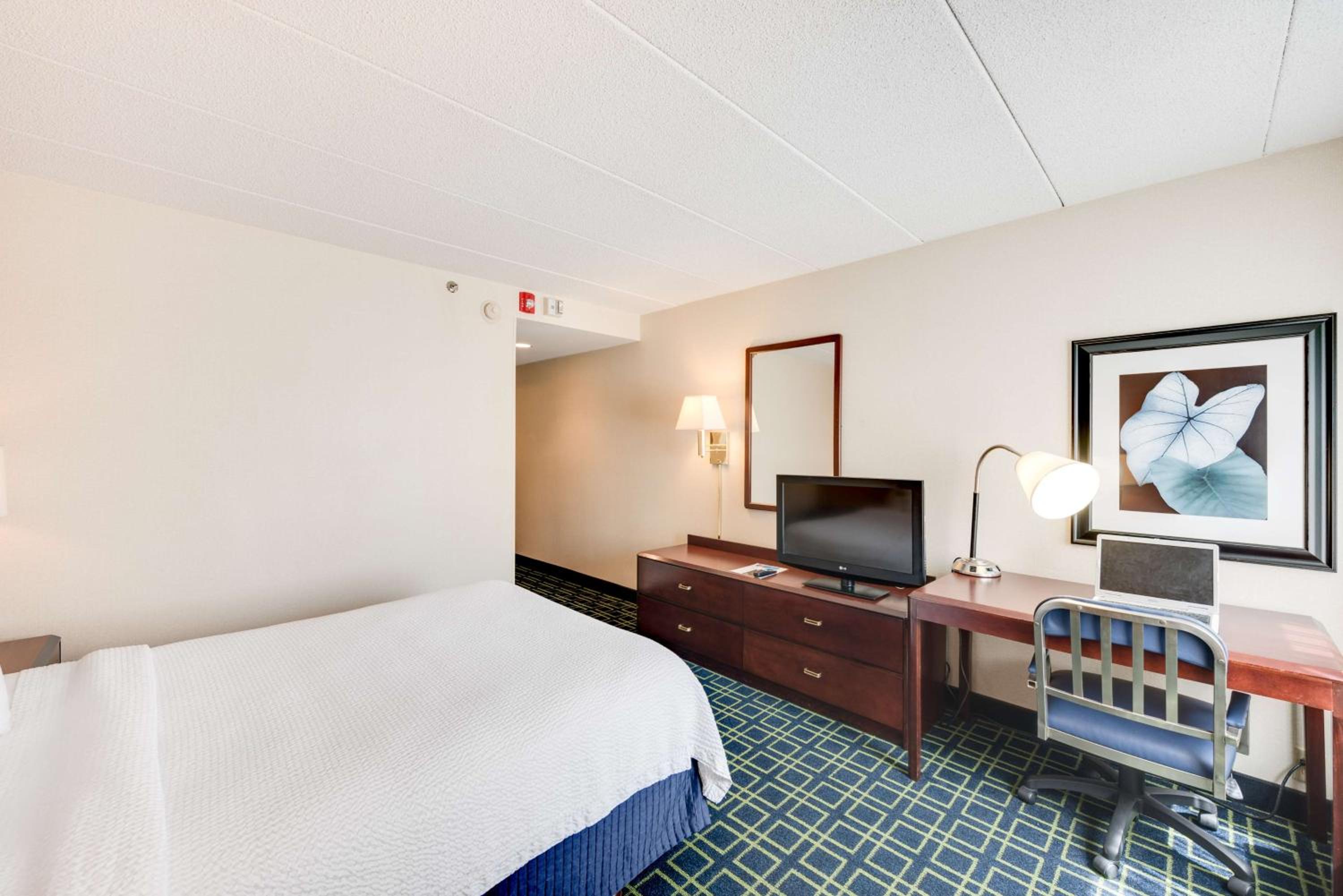 King Room - Non-Smoking - Photo 3