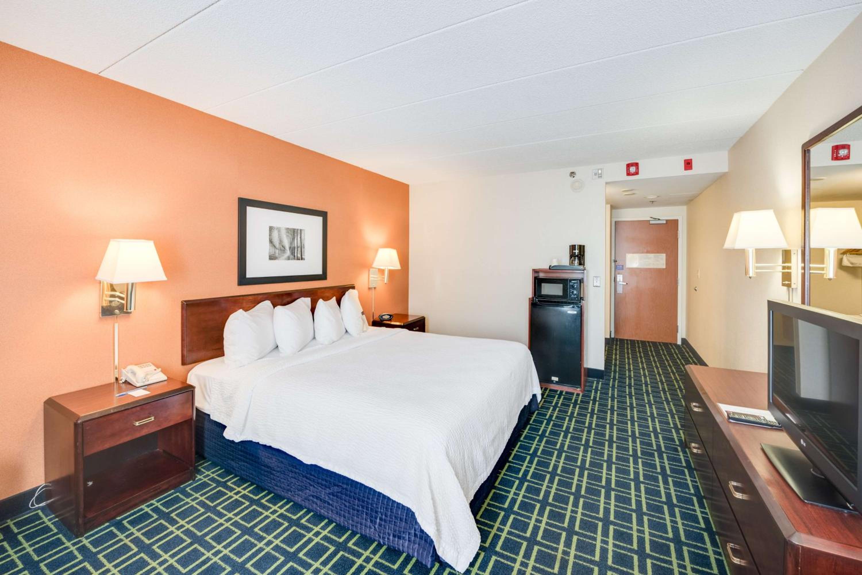 King Room - Non-Smoking - Photo 2