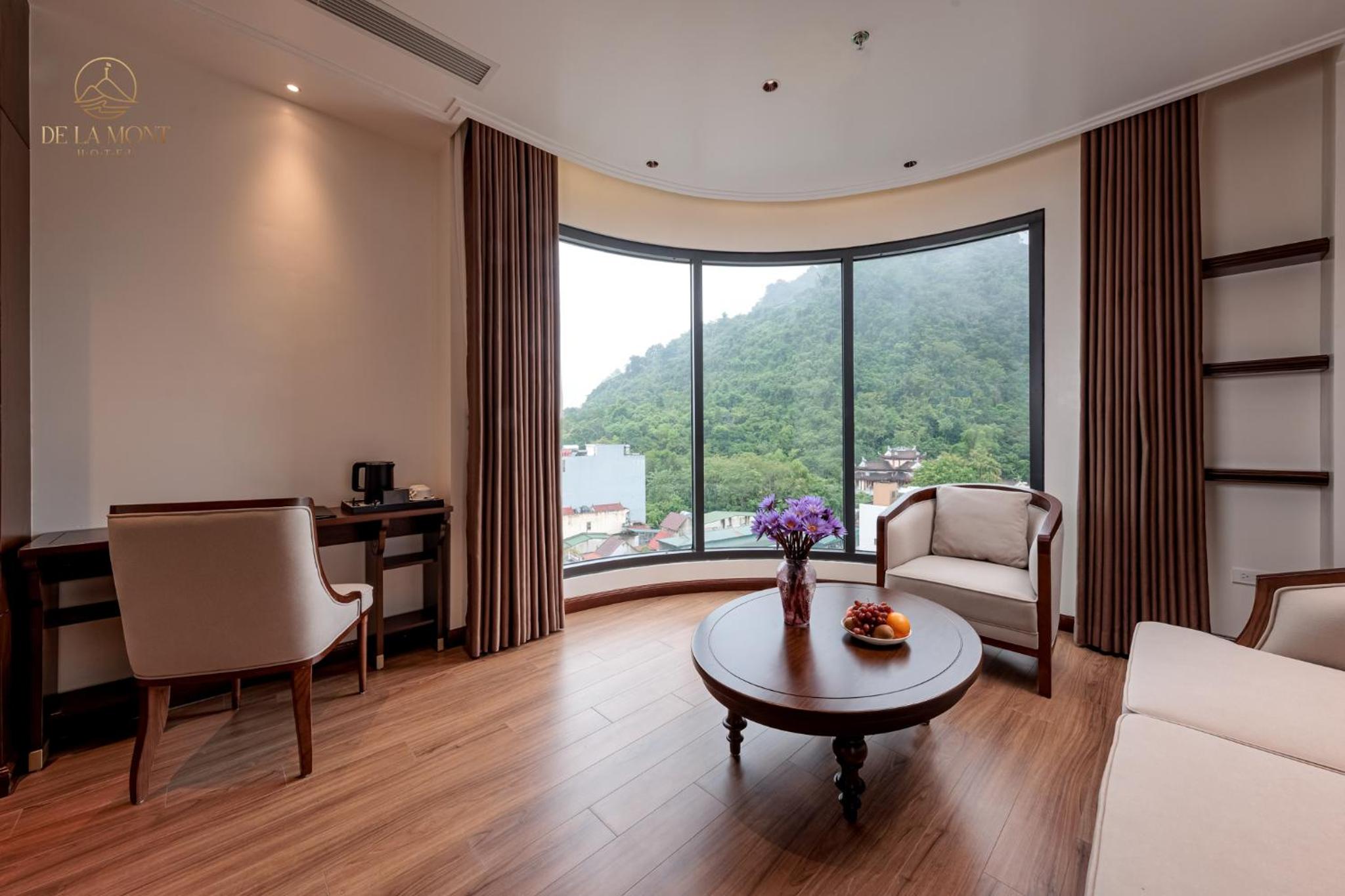Suite with Mountain View