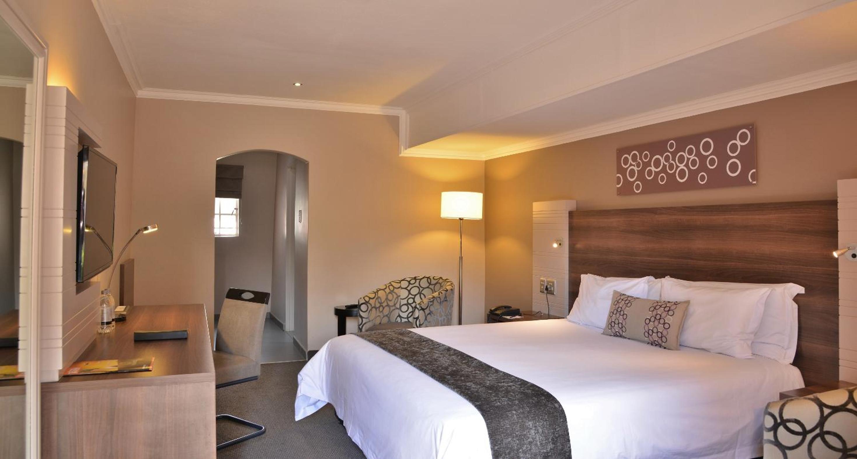 Executive King Room - Photo 3