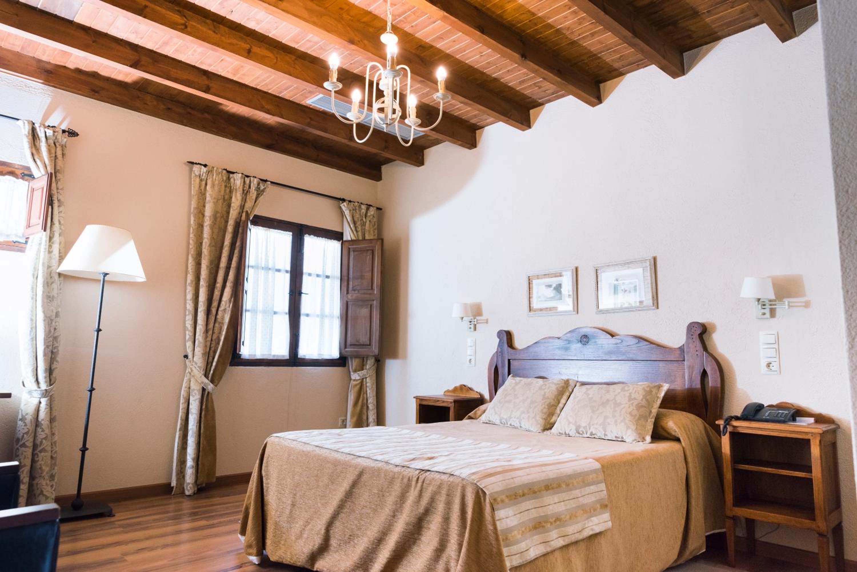 Double or Twin Room - Photo 4