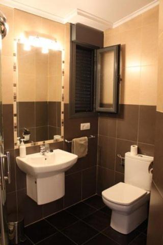 Double or Twin Room with Private External Bathroom photo 3