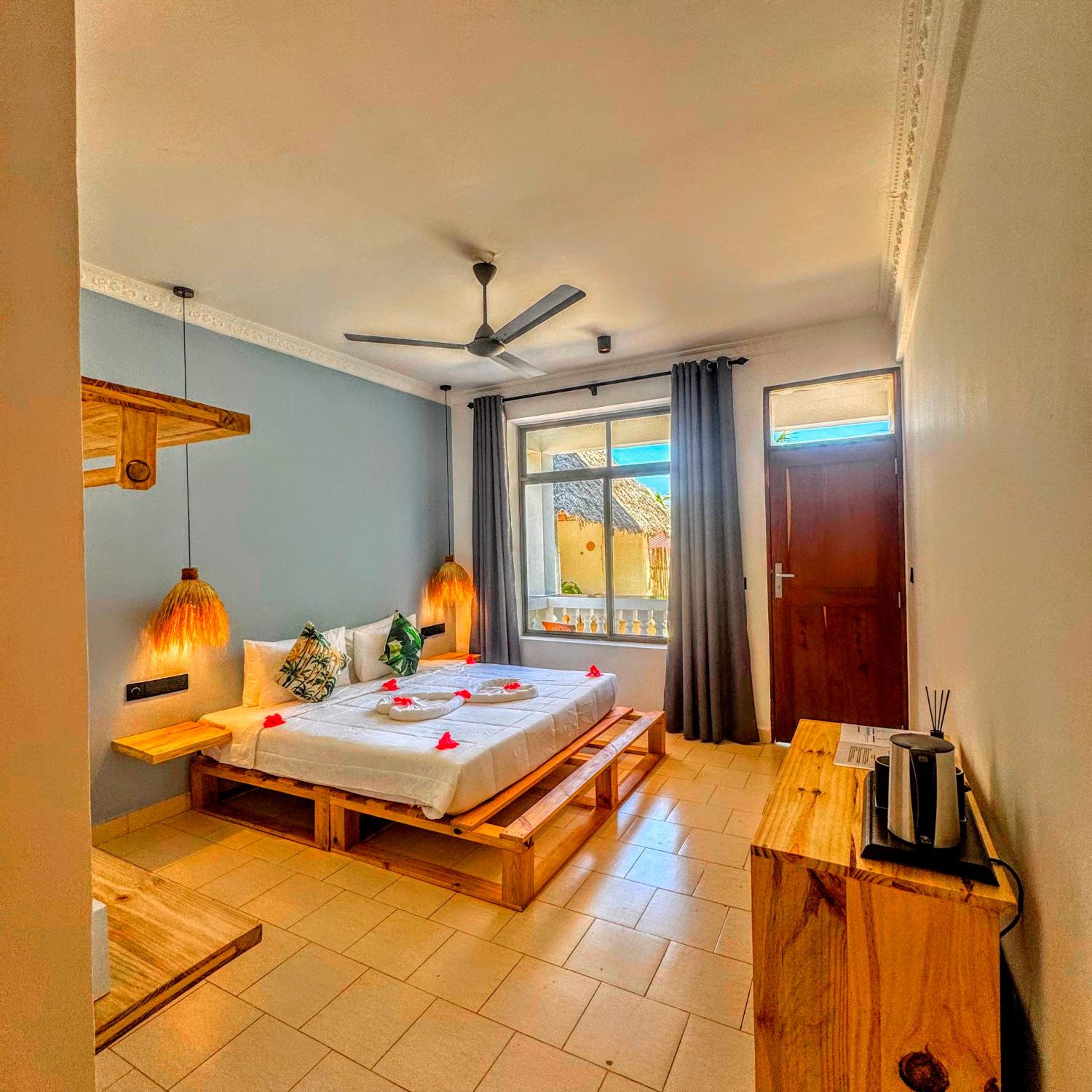 Deluxe Double Room - Photo 9