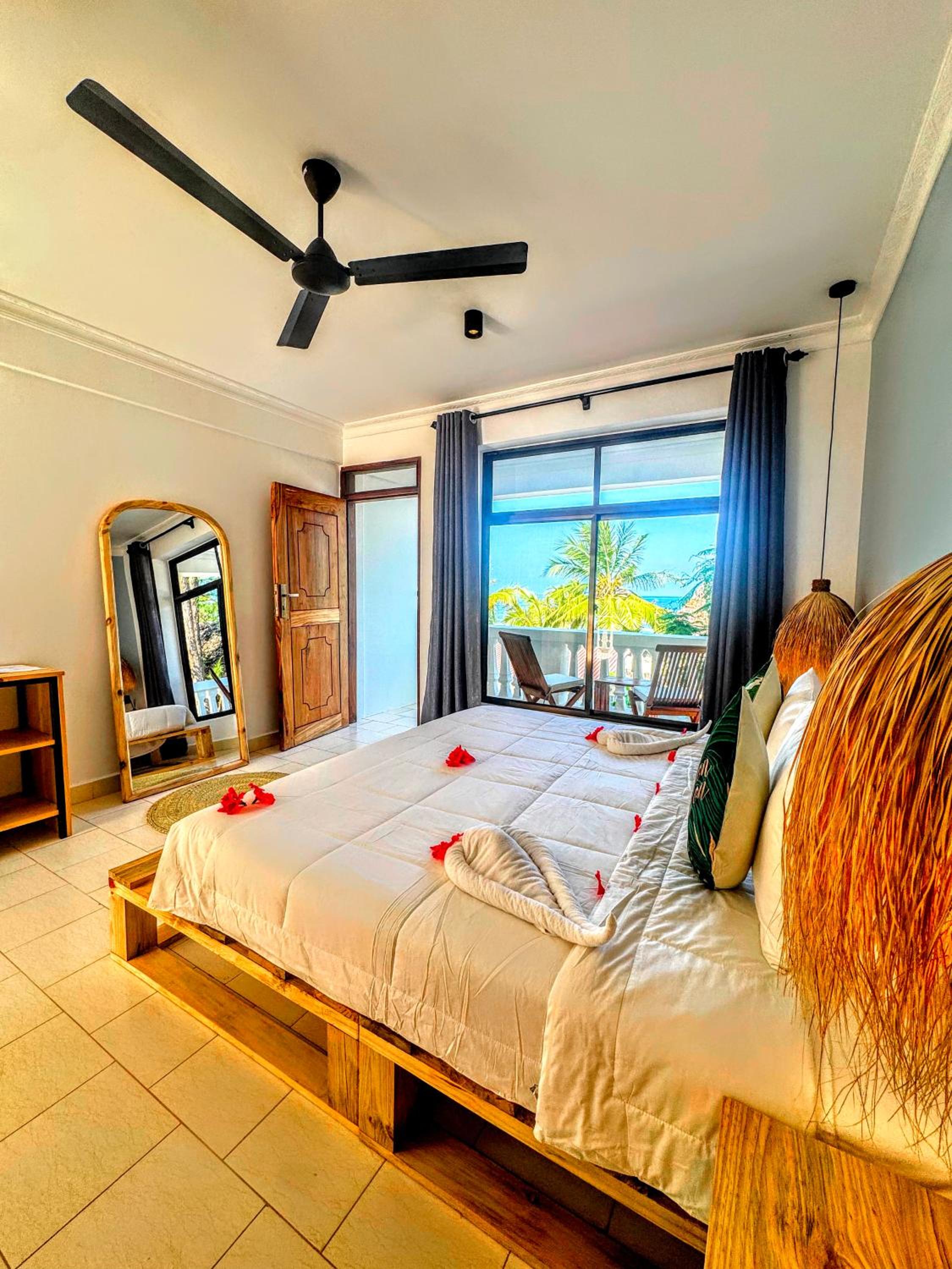 Deluxe Double Room with Sea View - Photo 5