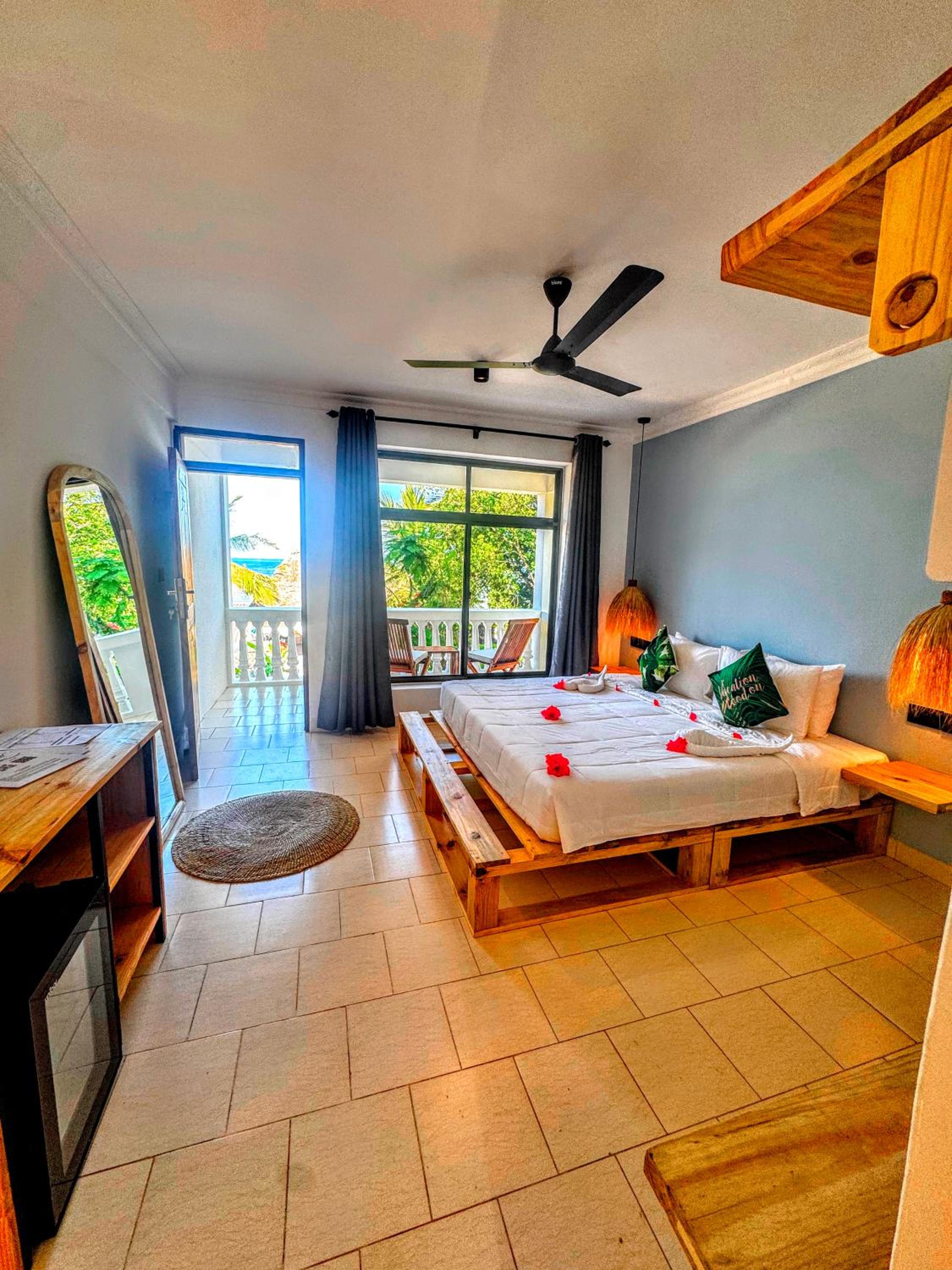 Deluxe Double Room with Sea View - Photo 7