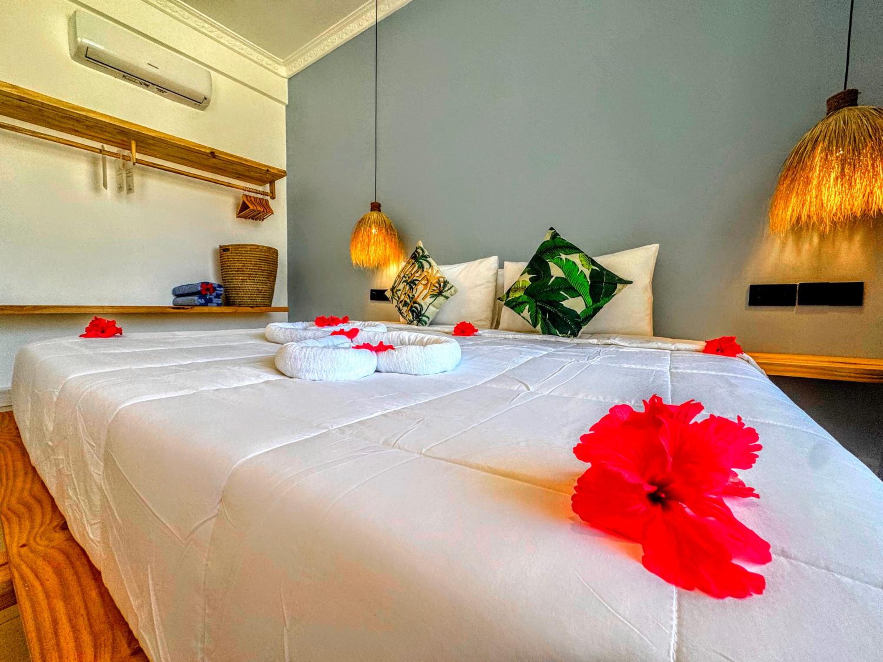 Deluxe Double Room with Sea View - Photo 8