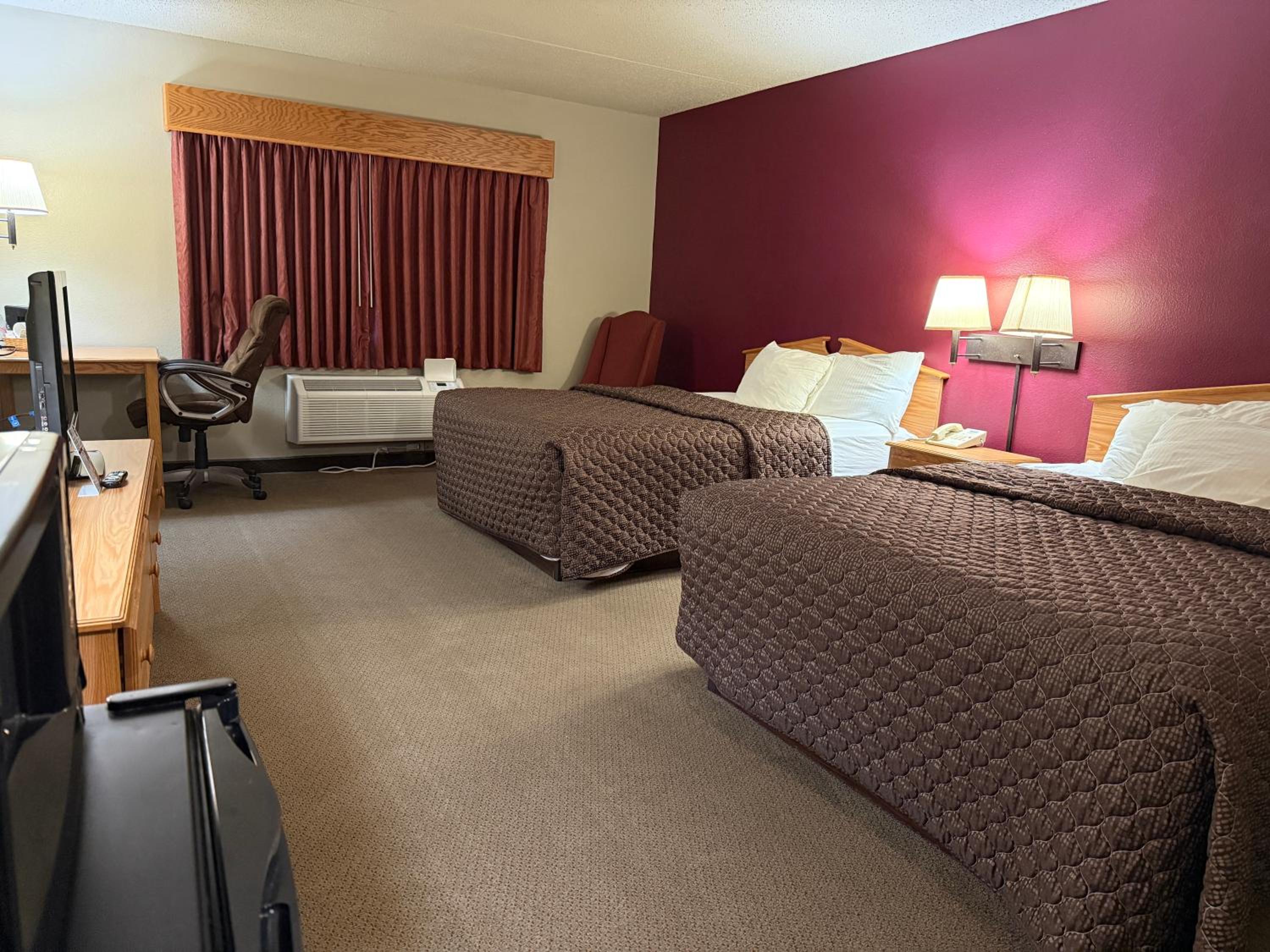 Queen Room with Two Queen Beds - Accessible/Non-Smoking 