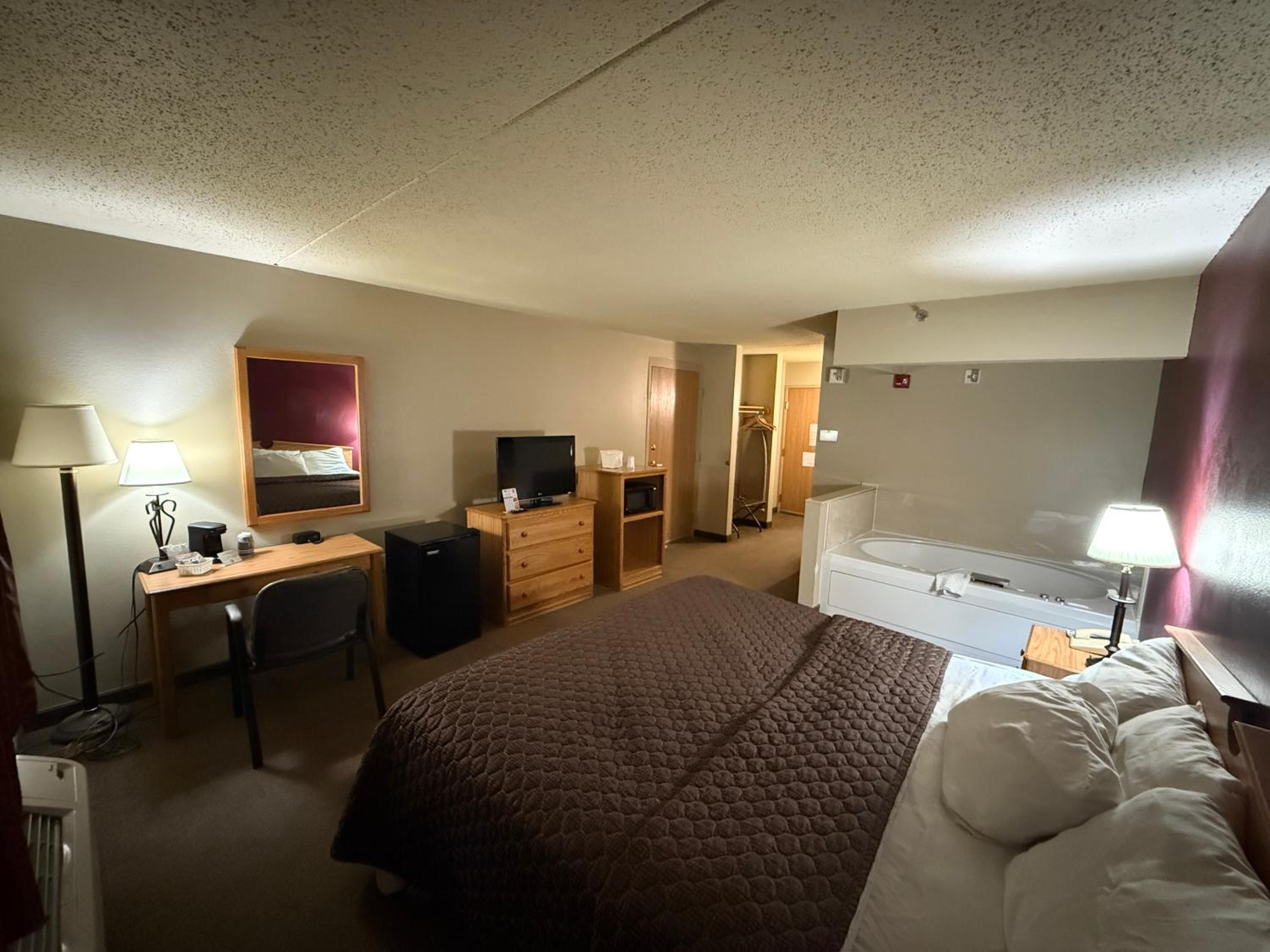 King Suite - Accessible/Non-Smoking