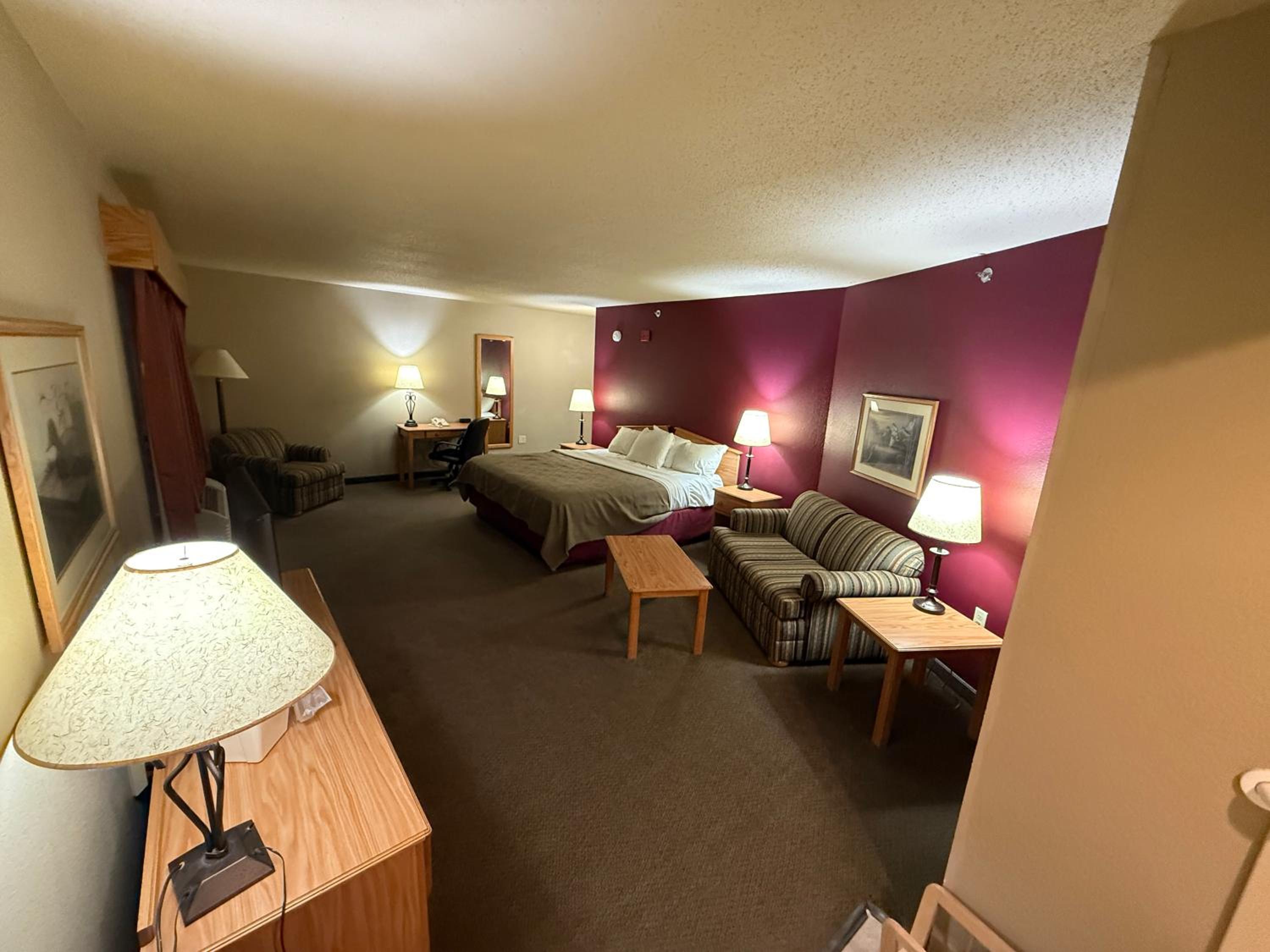 King Suite with Sofa bed - Non Smoking/Upper floor/Interior Hall