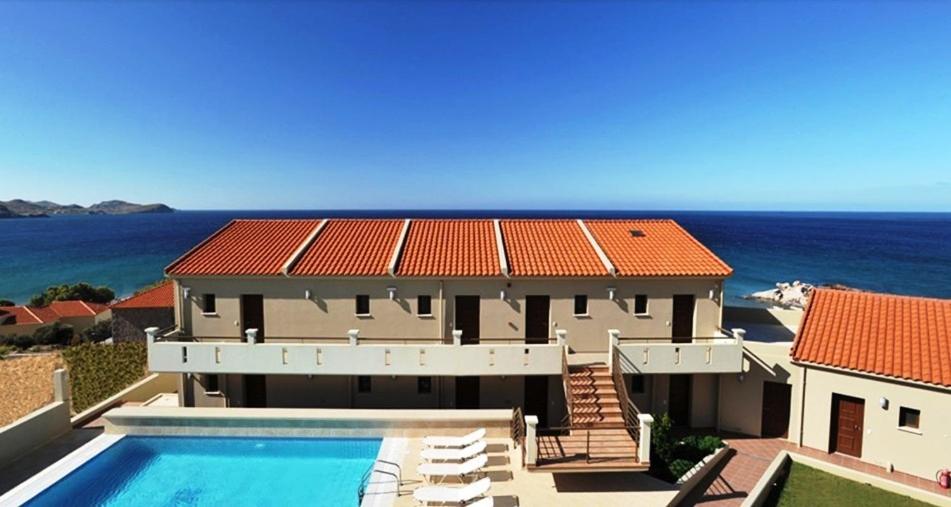 Double or Twin Room with Sea View photo 2