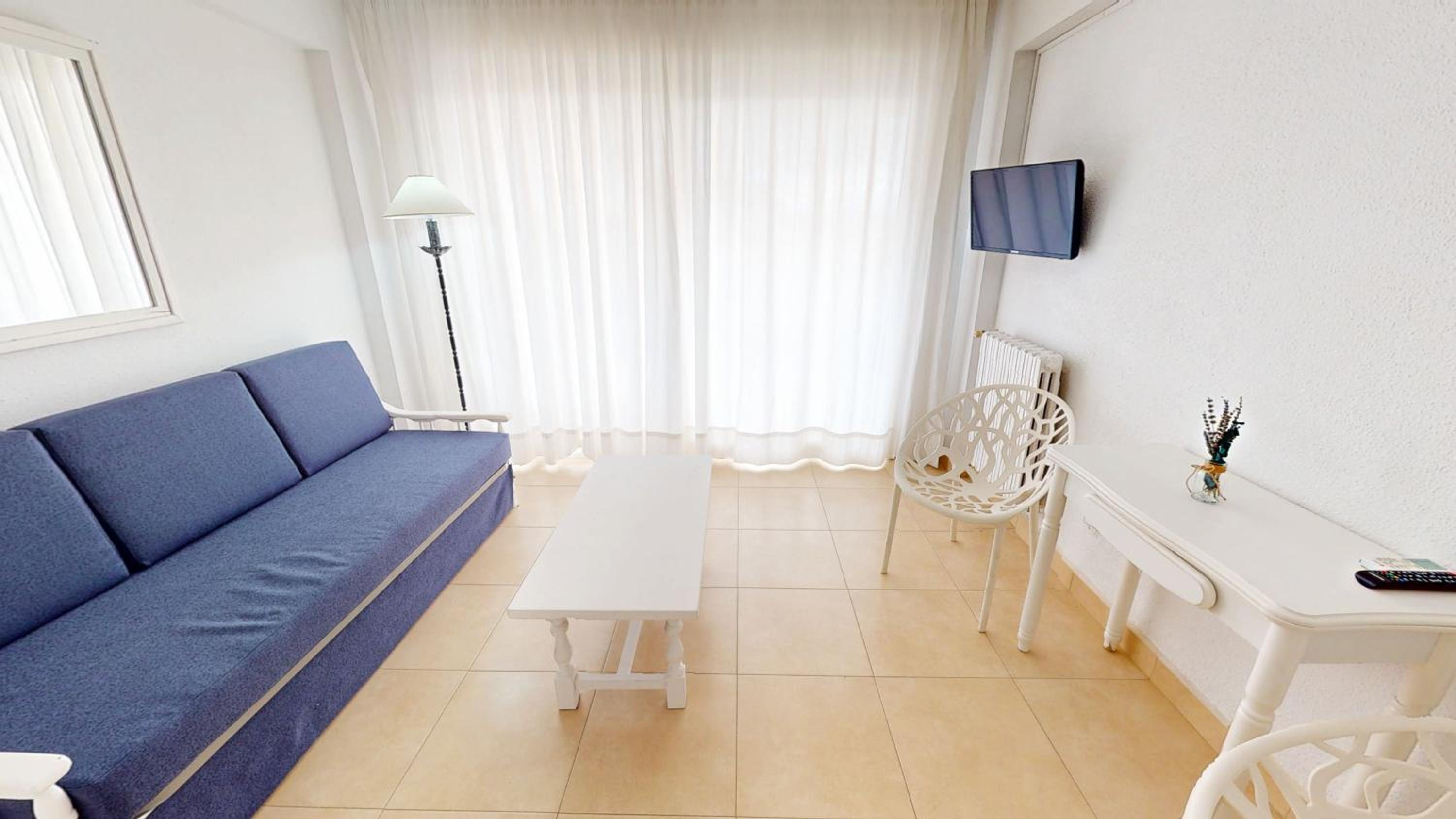 Superior One-Bedroom Apartment (3 Adults)