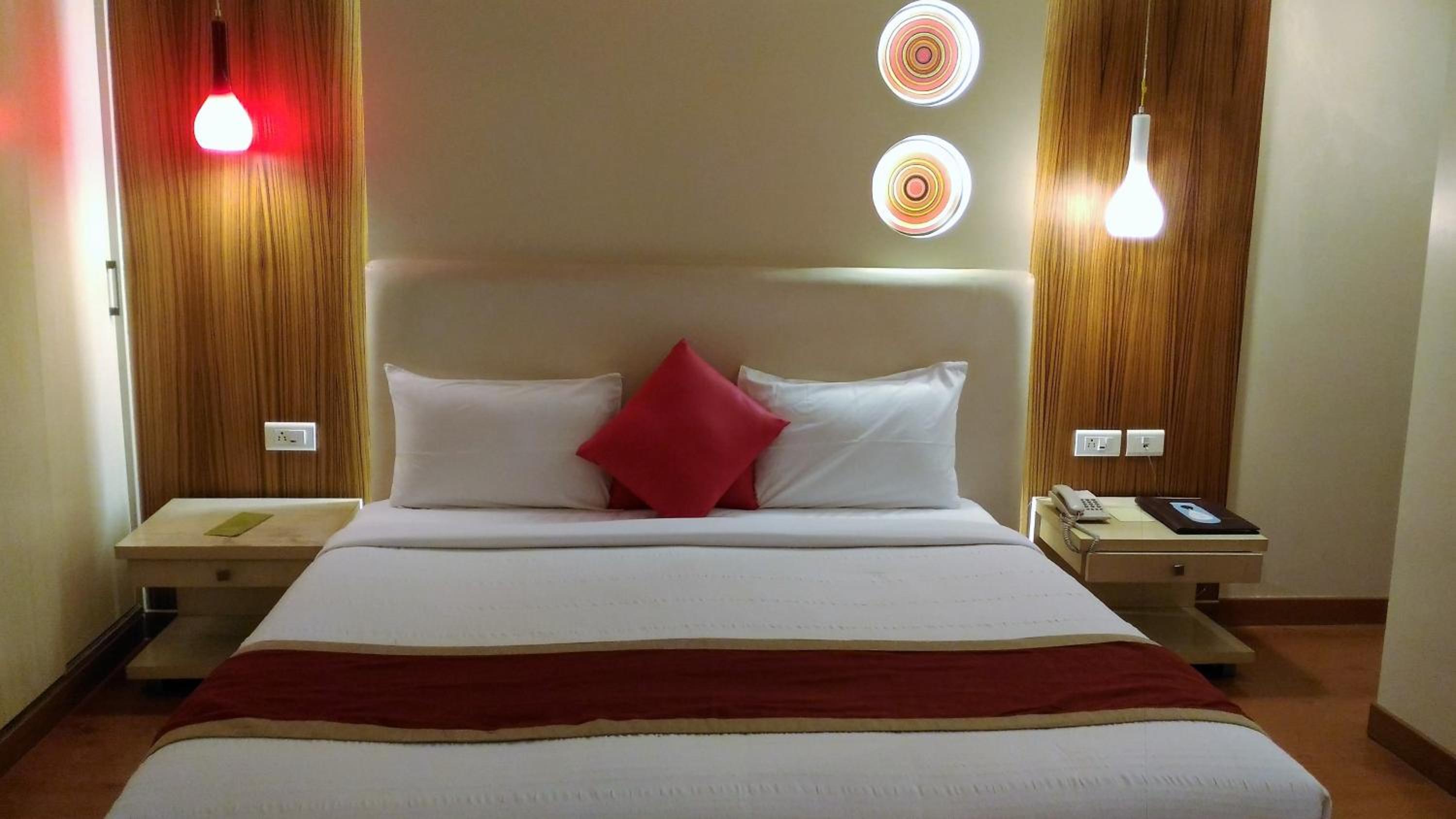Suite - Photo 1