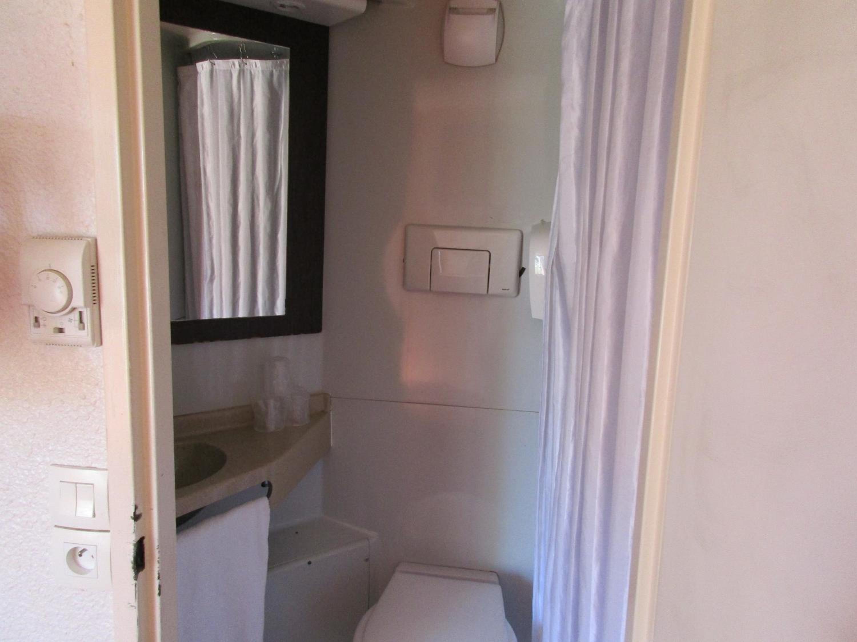 Double Room - Photo 5
