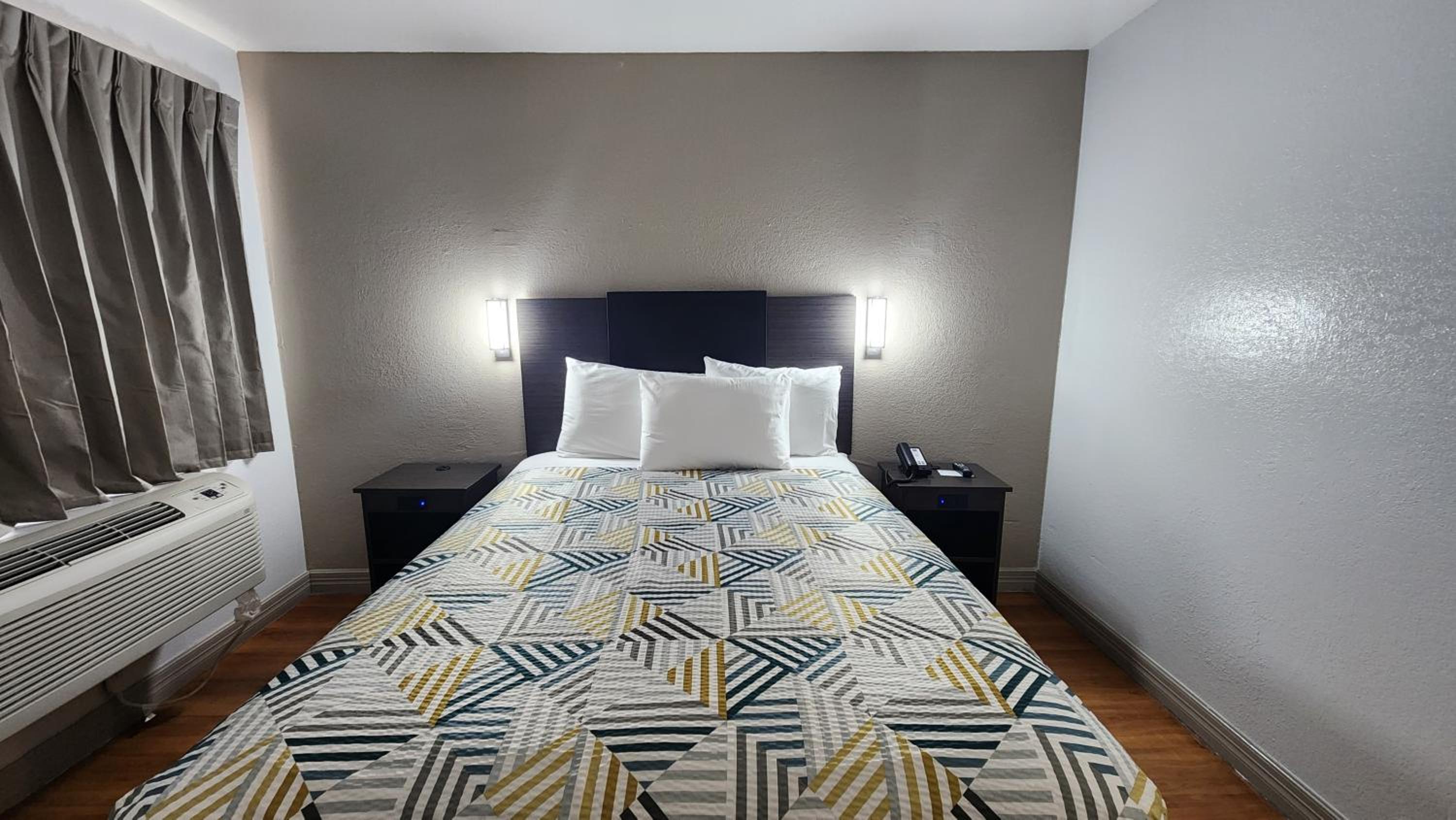 Deluxe Queen Room