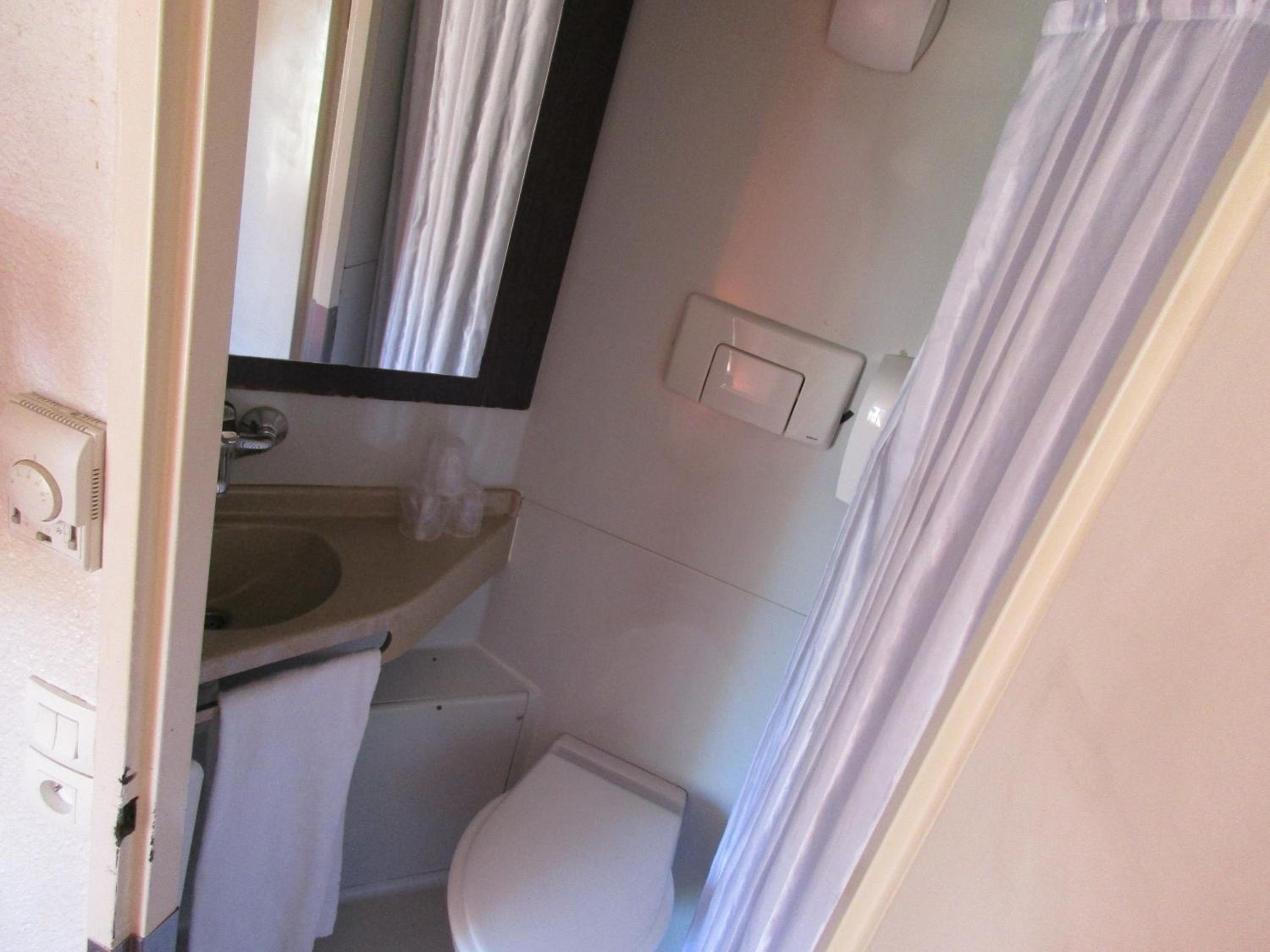 Double Room - Photo 6