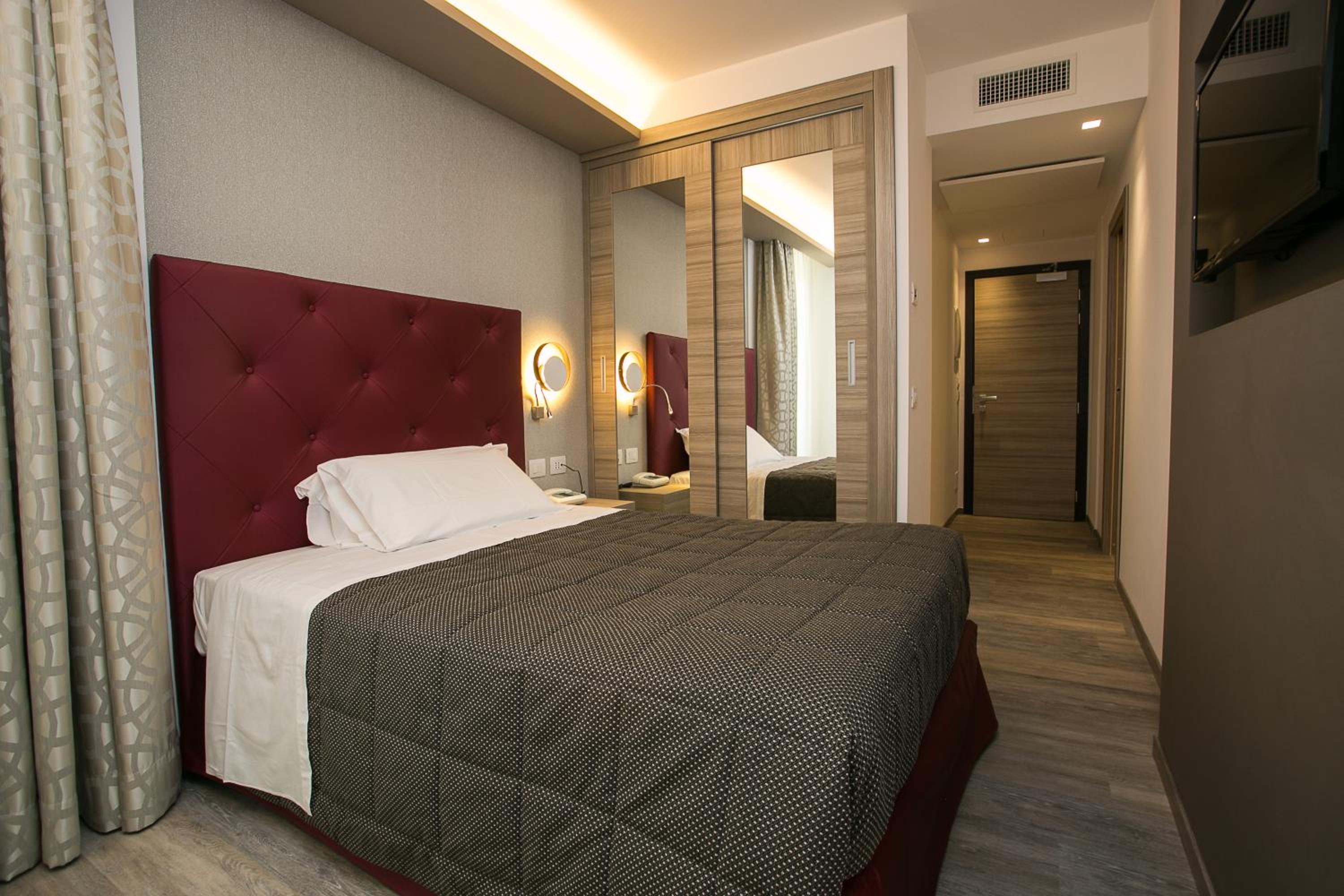 Deluxe Single Room with Balcony photo 1