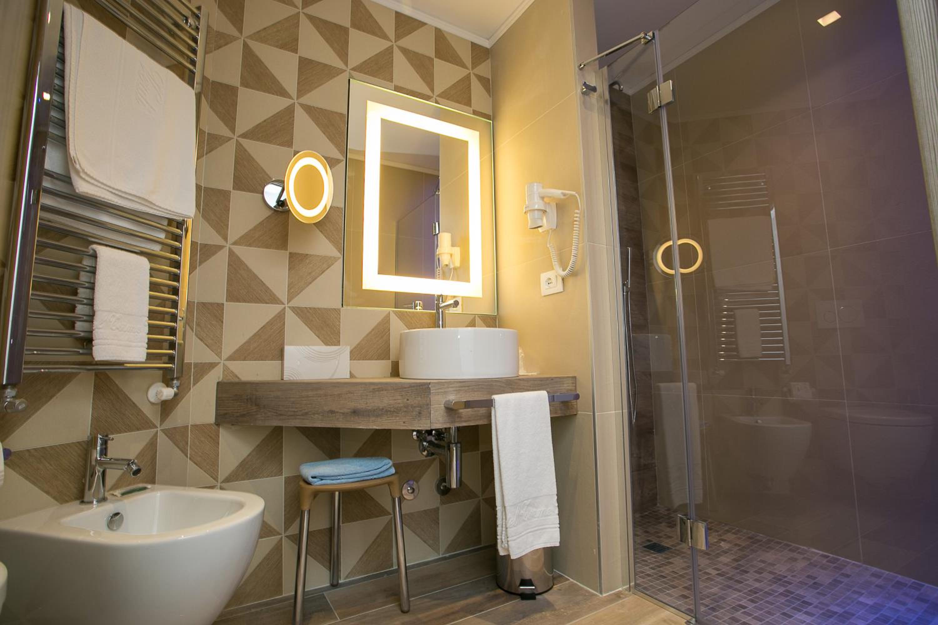 Deluxe Single Room with Balcony photo 2