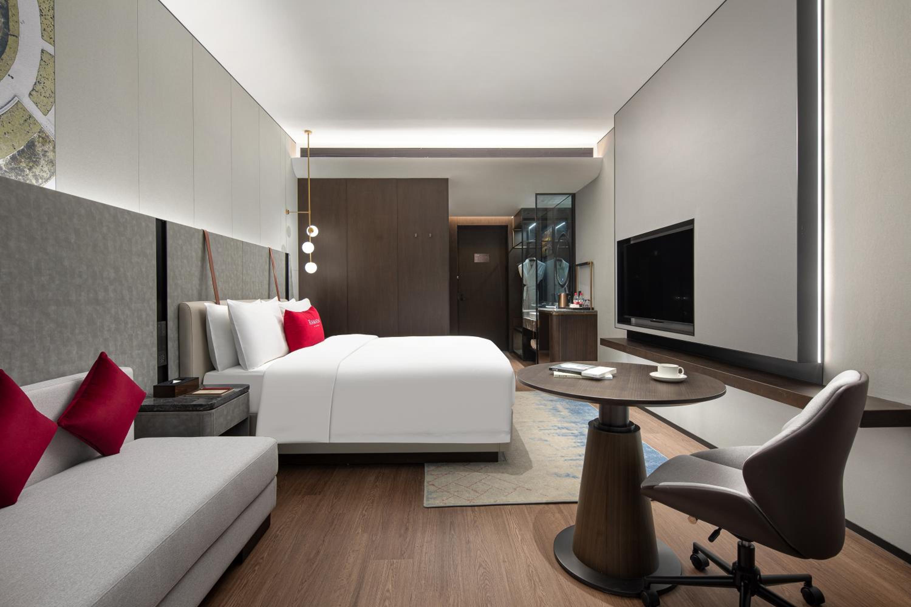 Deluxe King Room photo 2