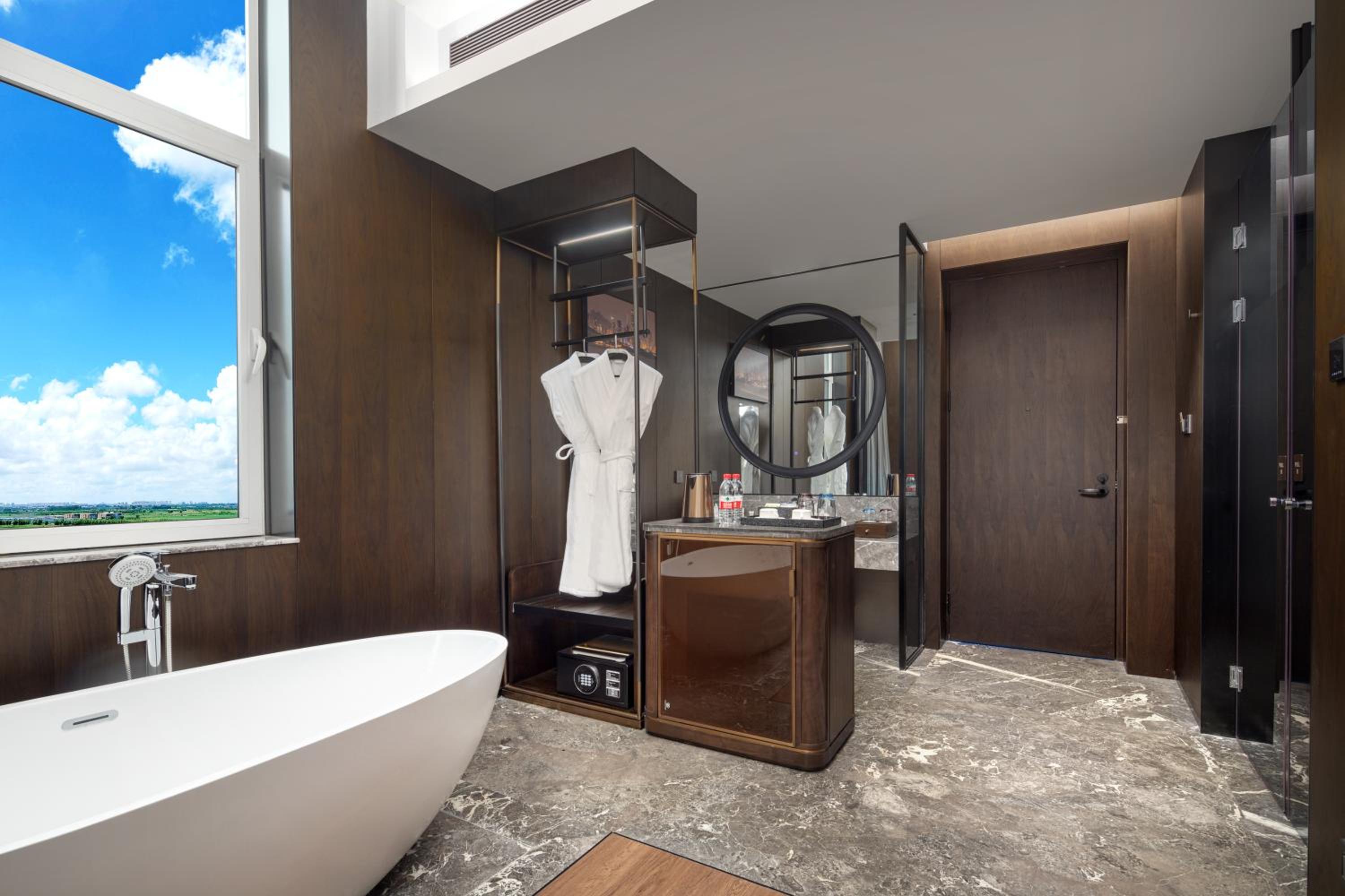 Premier King Room - Non-Smoking photo 3