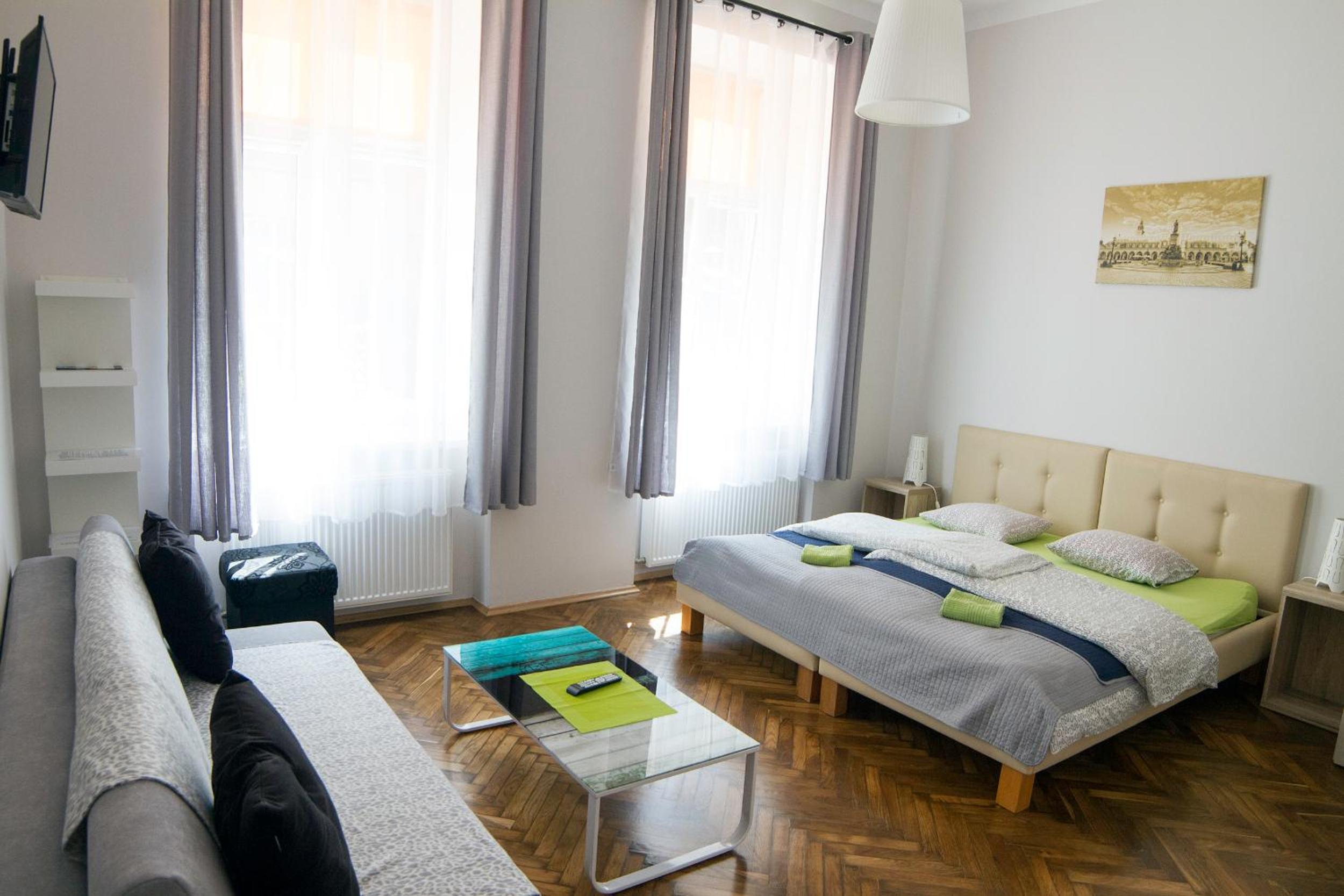 Double Room with Bathroom - Photo 11