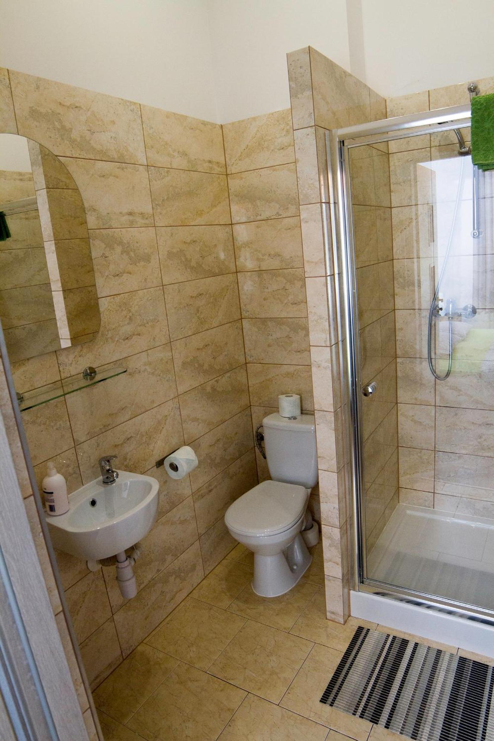 Double Room with Bathroom - Photo 12