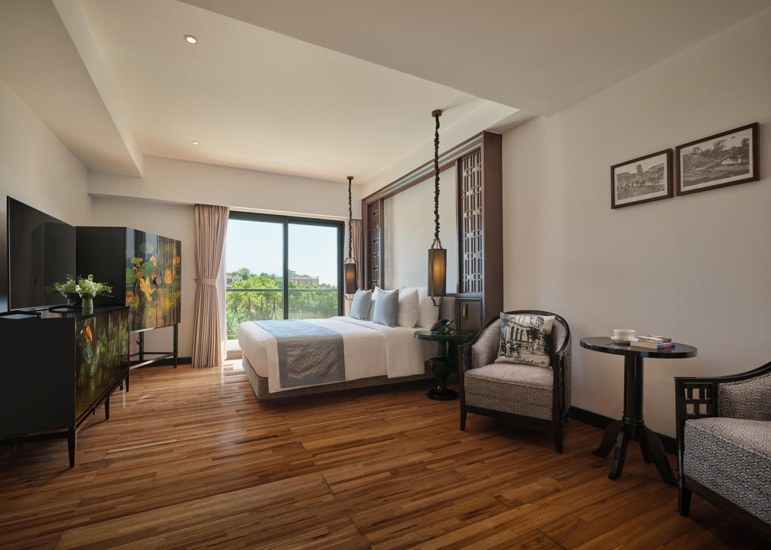Deluxe Double Room with Balcony photo 2