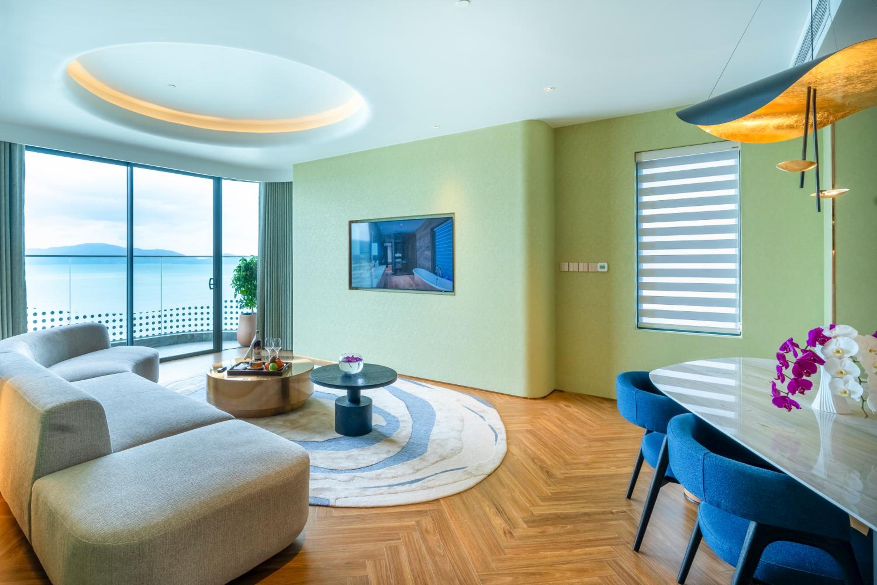 Executive Suite-One King Bed,Sea View thumbnail 6
