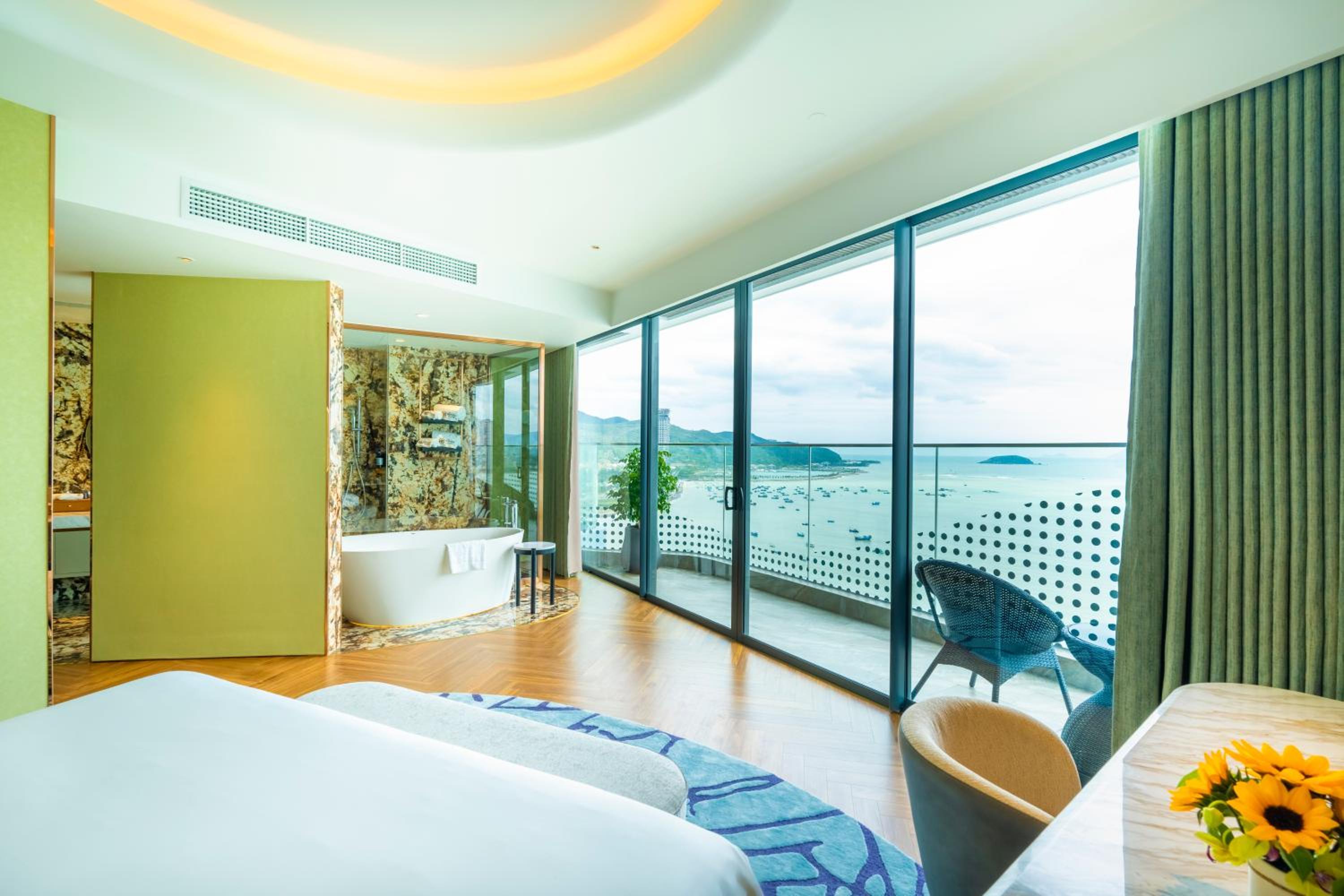 Executive Suite-One King Bed,Sea View